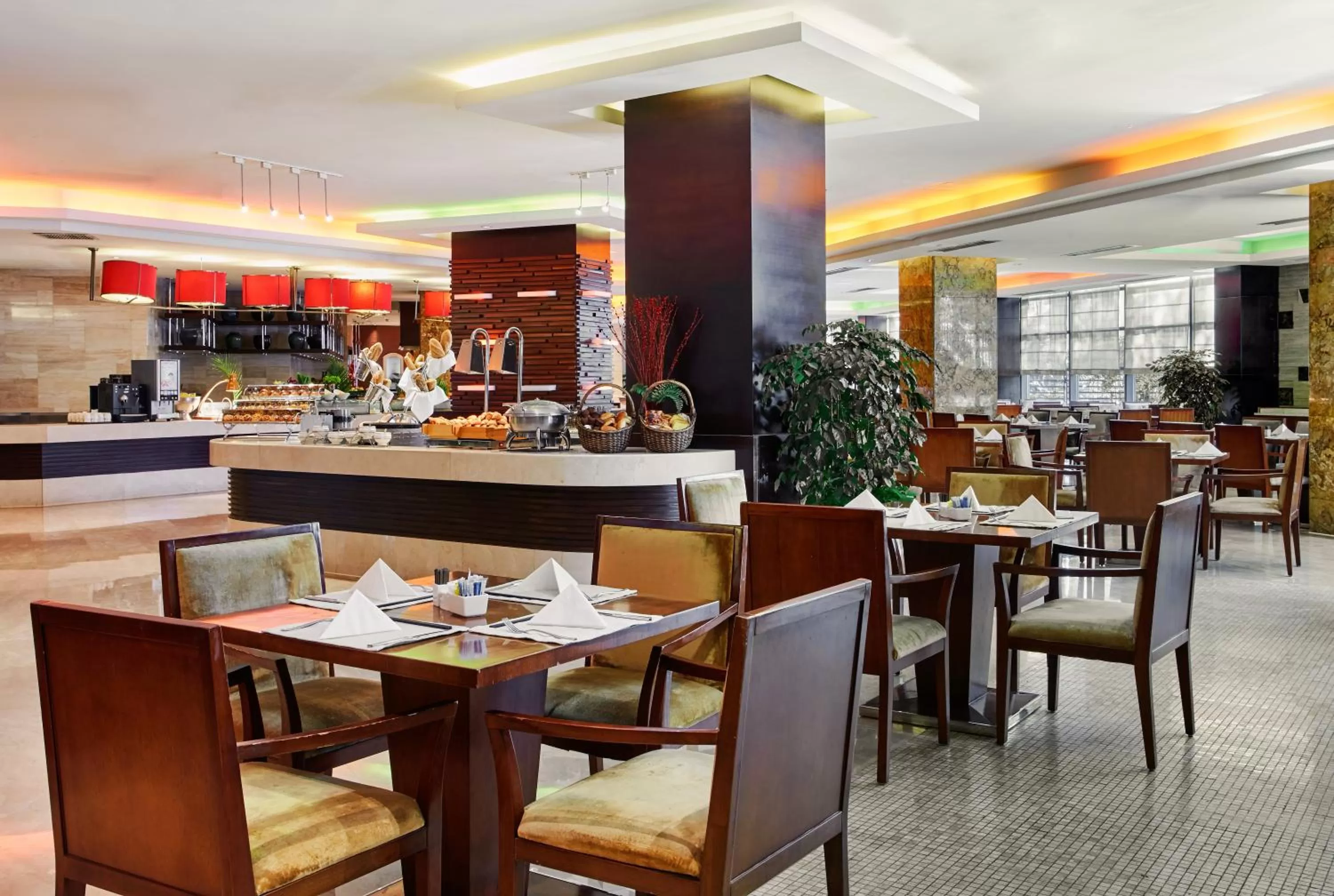 Restaurant/places to eat in Crowne Plaza Beijing International Airport by IHG