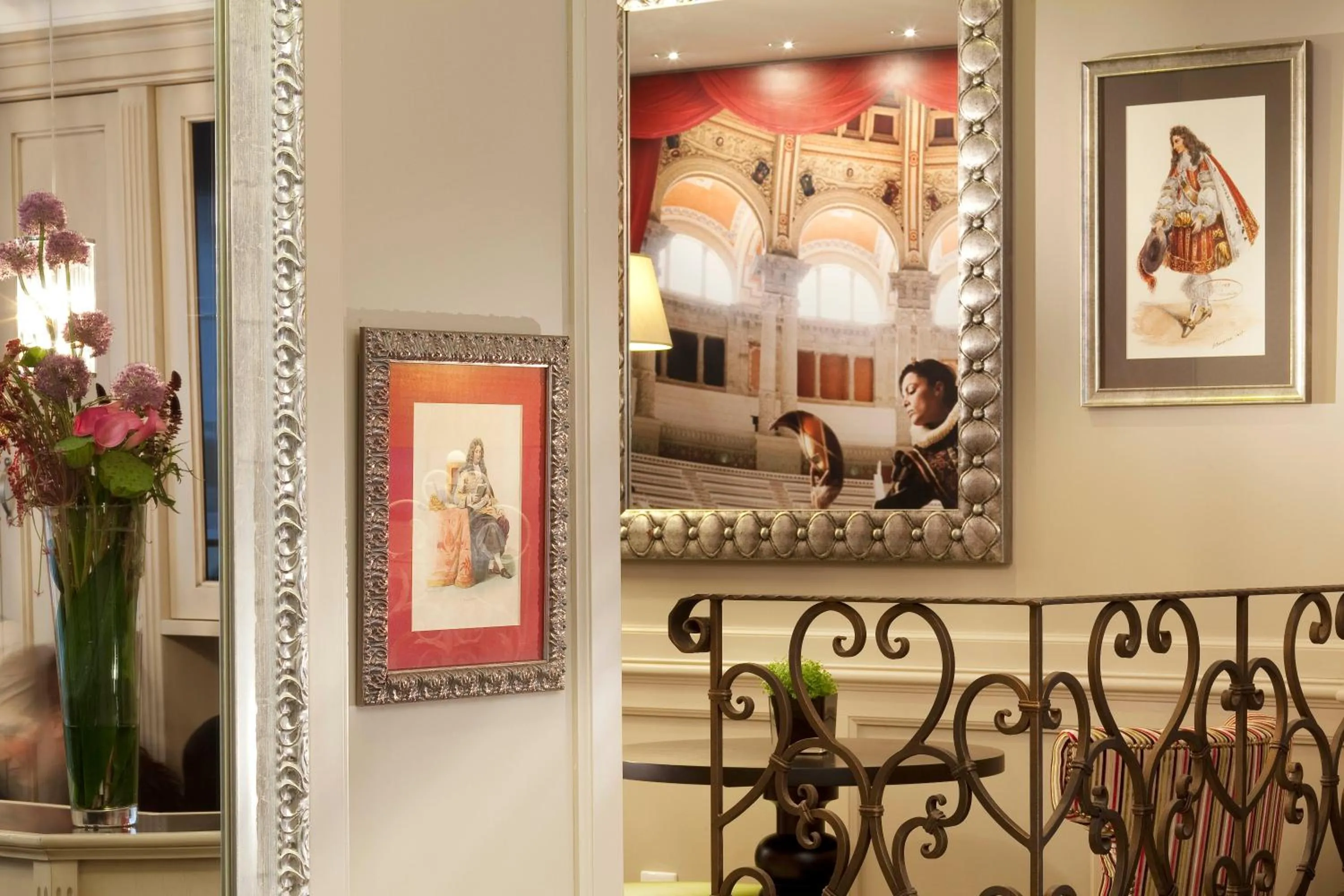 Decorative detail in Hôtel des Comédies