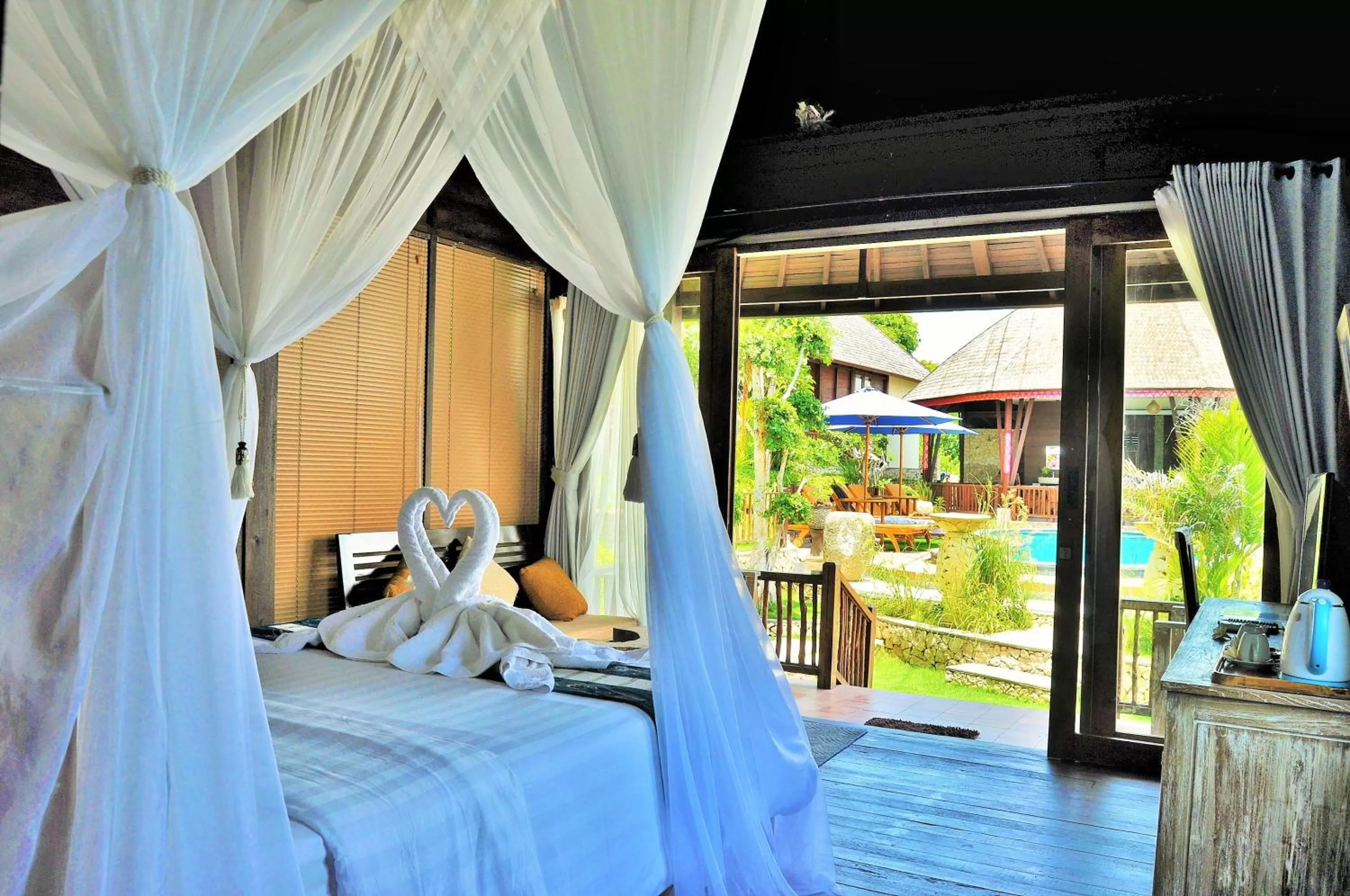 TV and multimedia, Bed in Ocean Terrace Suite And Spa Luxury