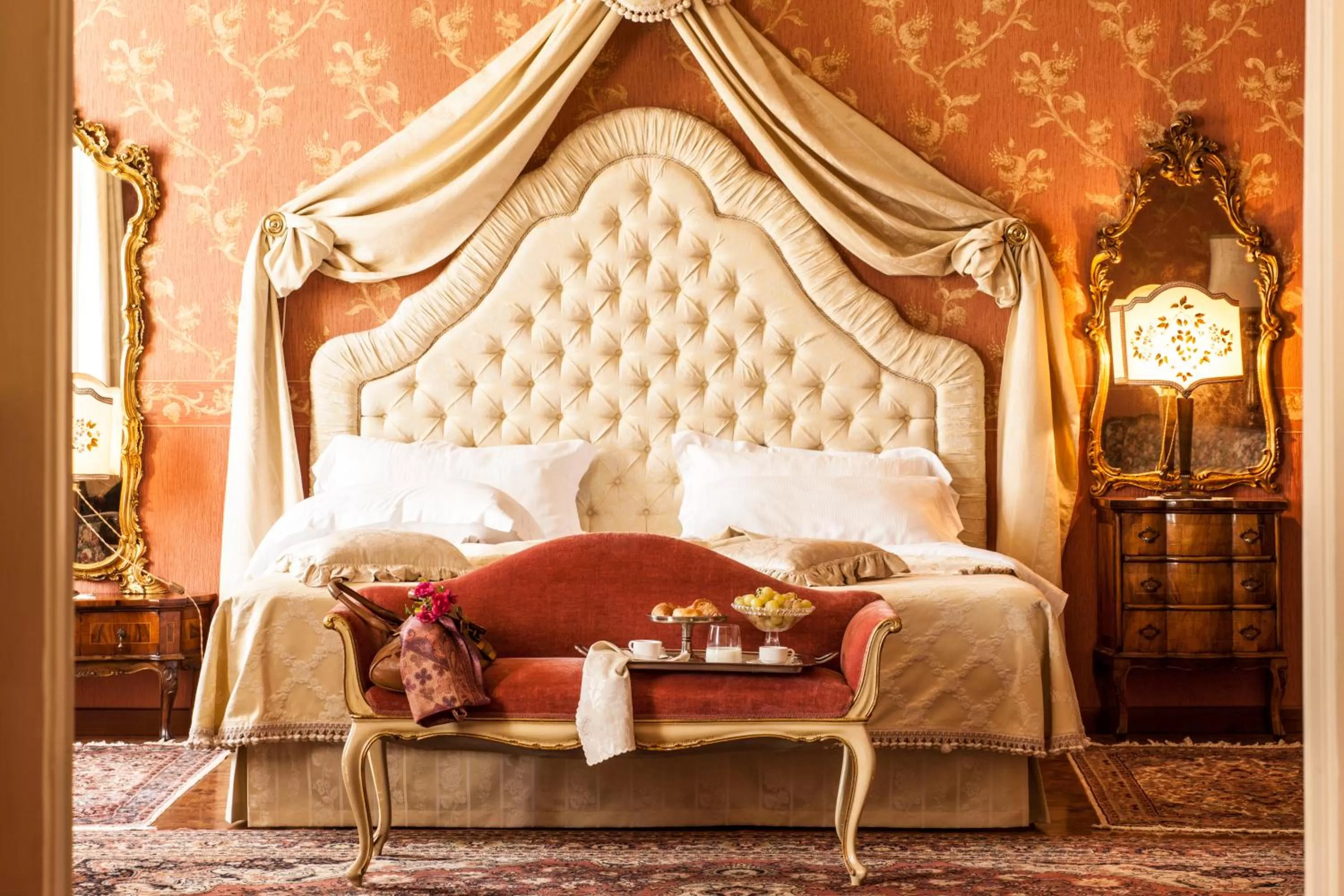 Photo of the whole room, Bed in Castello Di Spessa - Residenze d'epoca