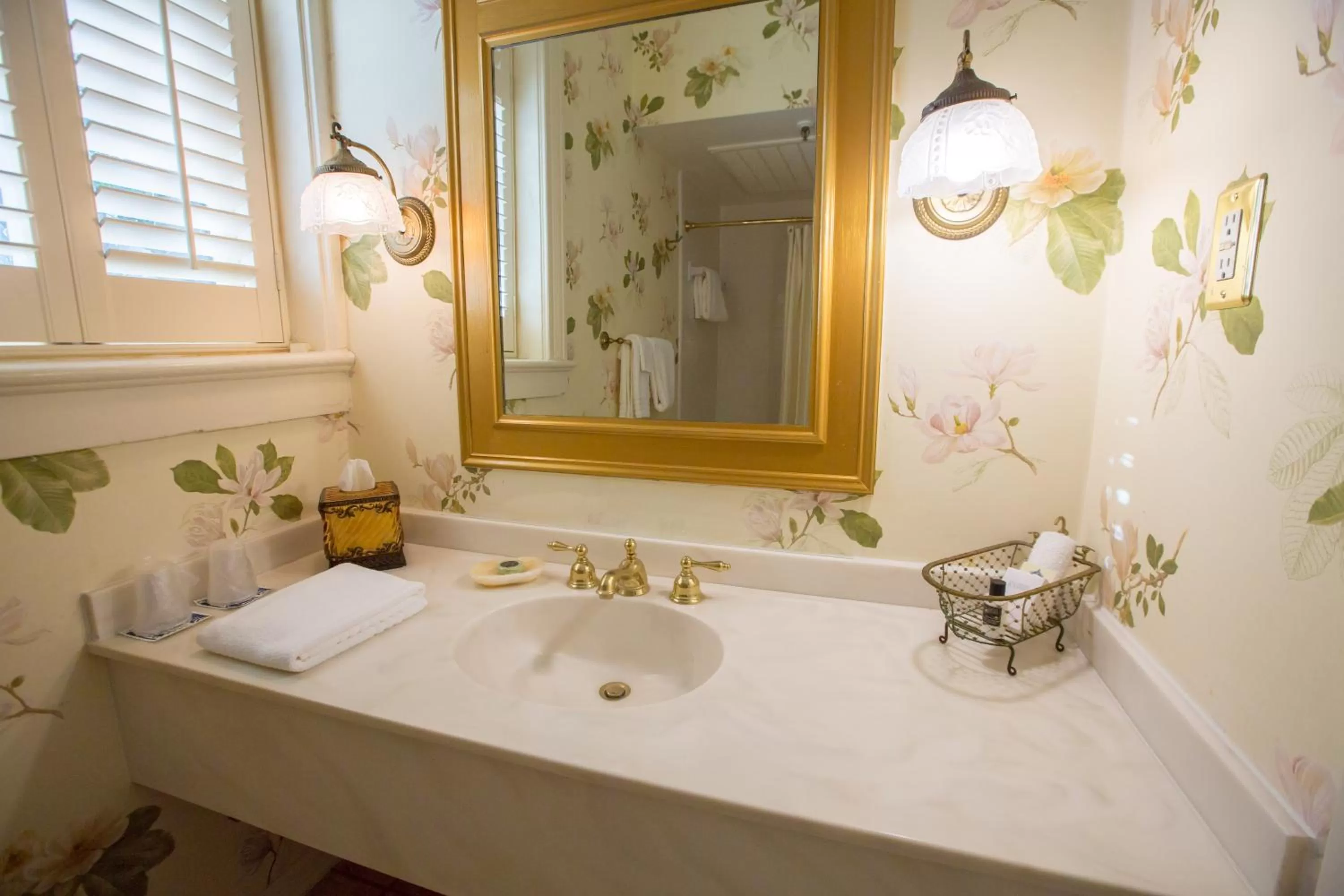 Bathroom in Ballastone Inn