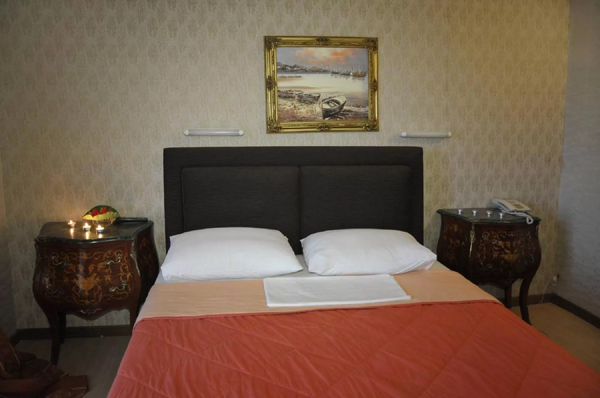 Bed in Hotel Anesi
