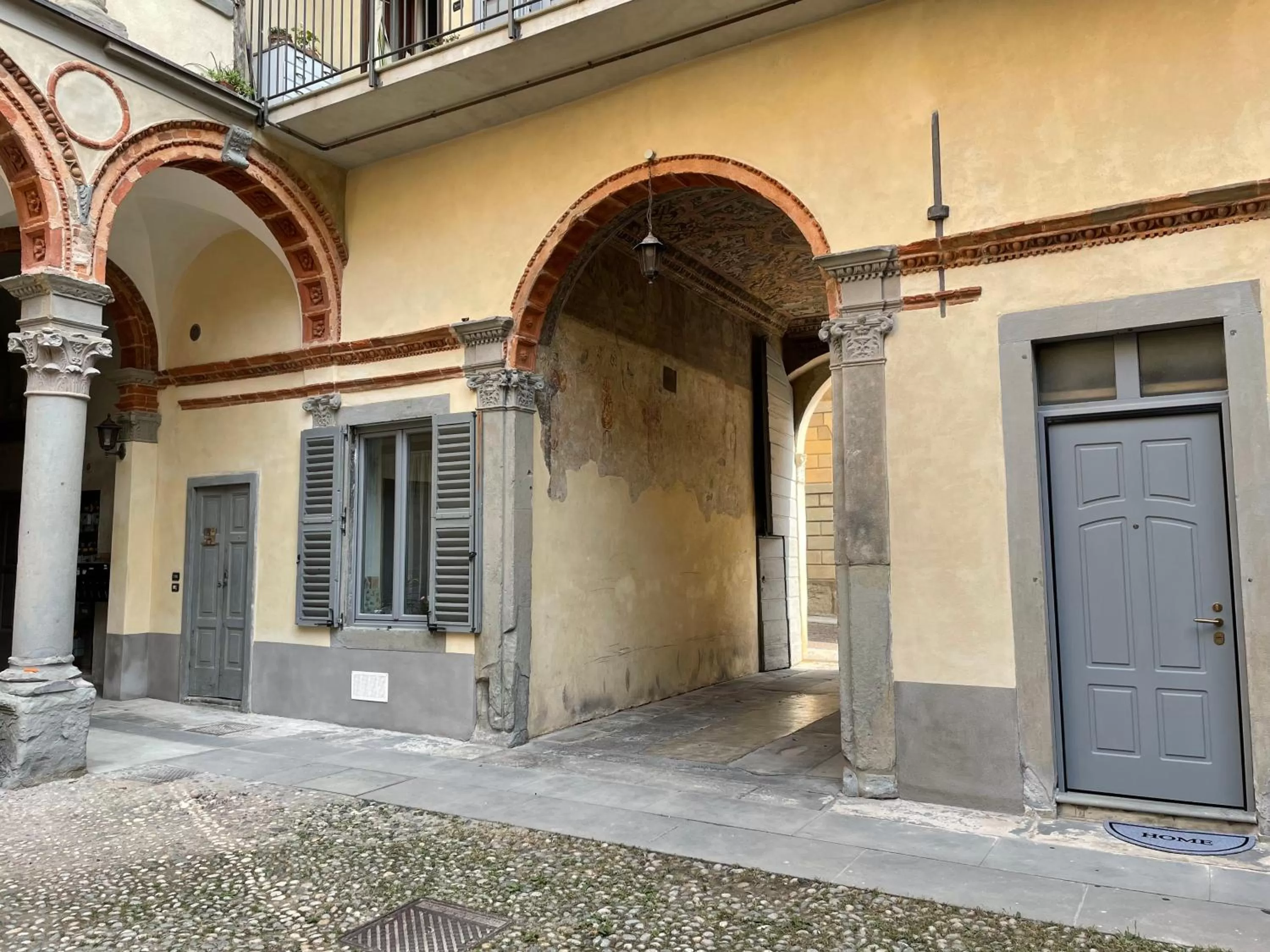 Inner courtyard view in Bramantesco