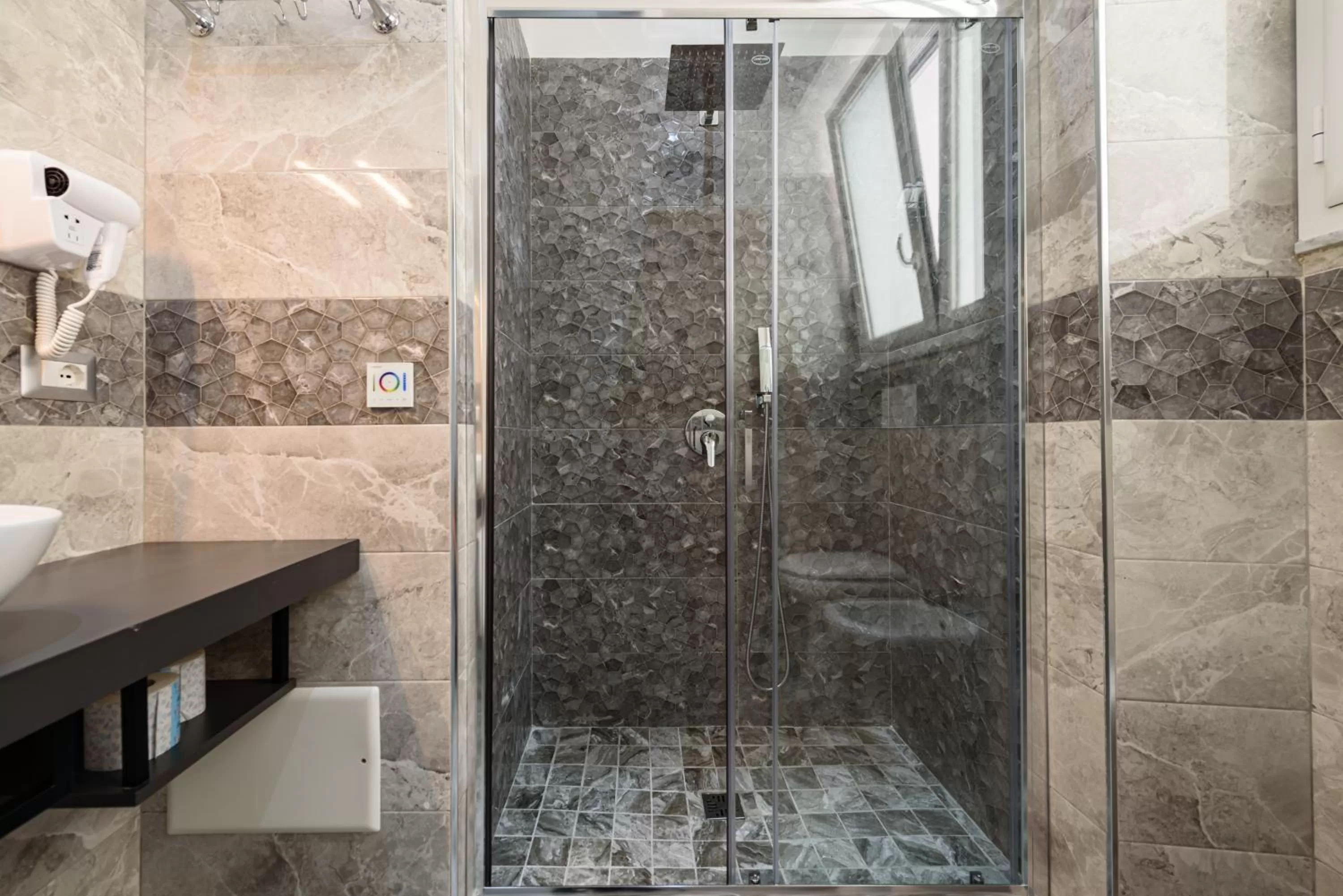 Shower, Bathroom in Elite del Centro Storico