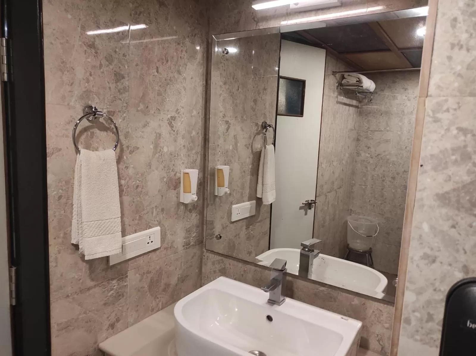 Bathroom in Hotel Vrishali Executive