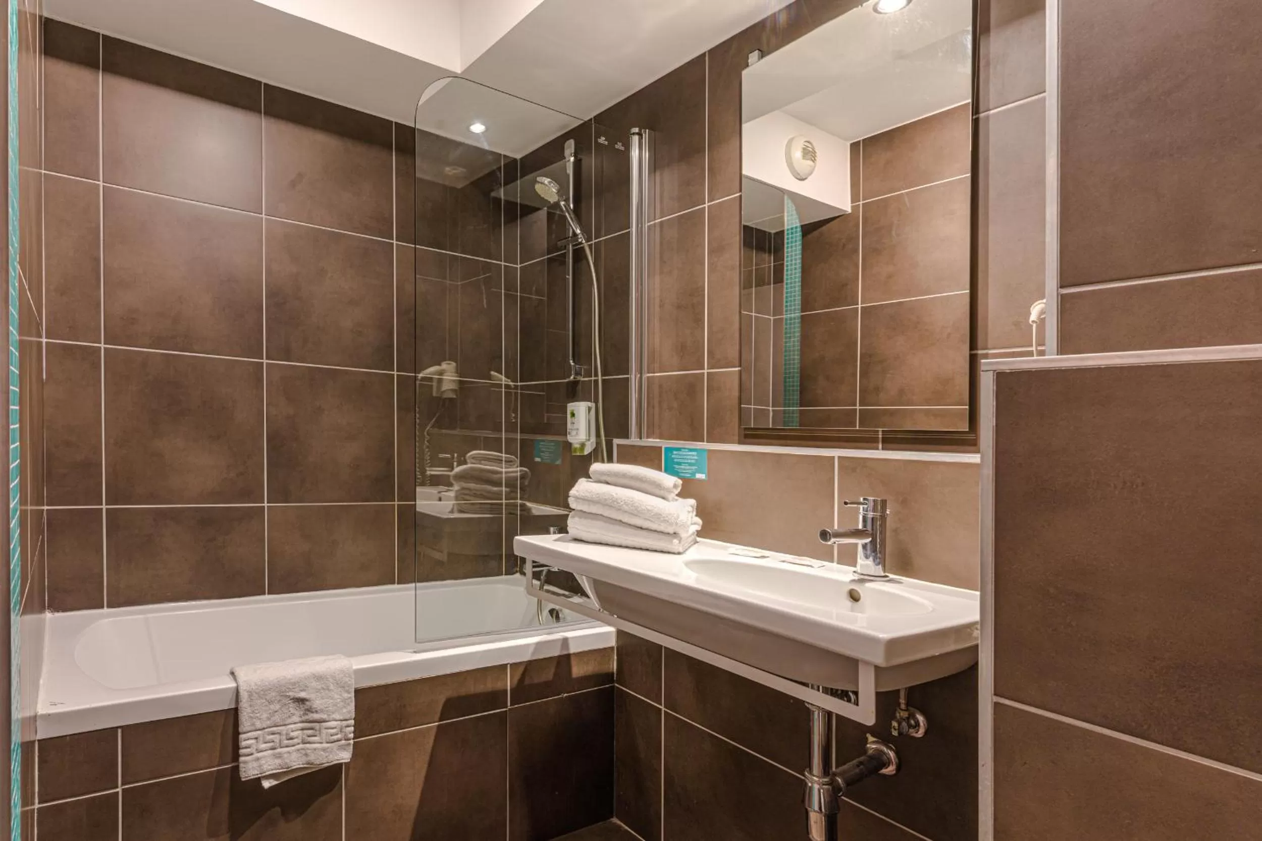 Bathroom in Appart'hotel Victoria Garden Pau