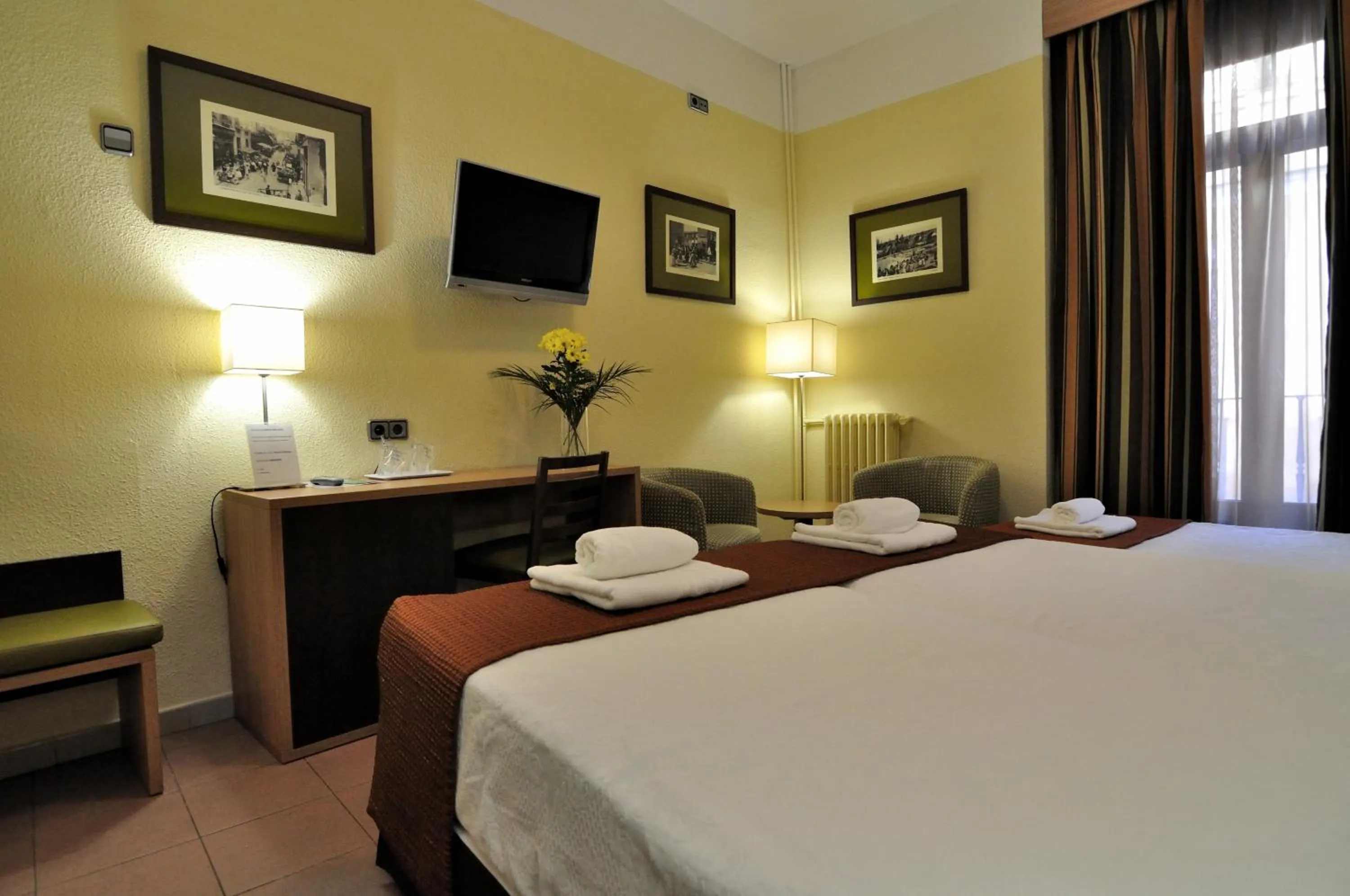 Bed in Hostal Ballesta