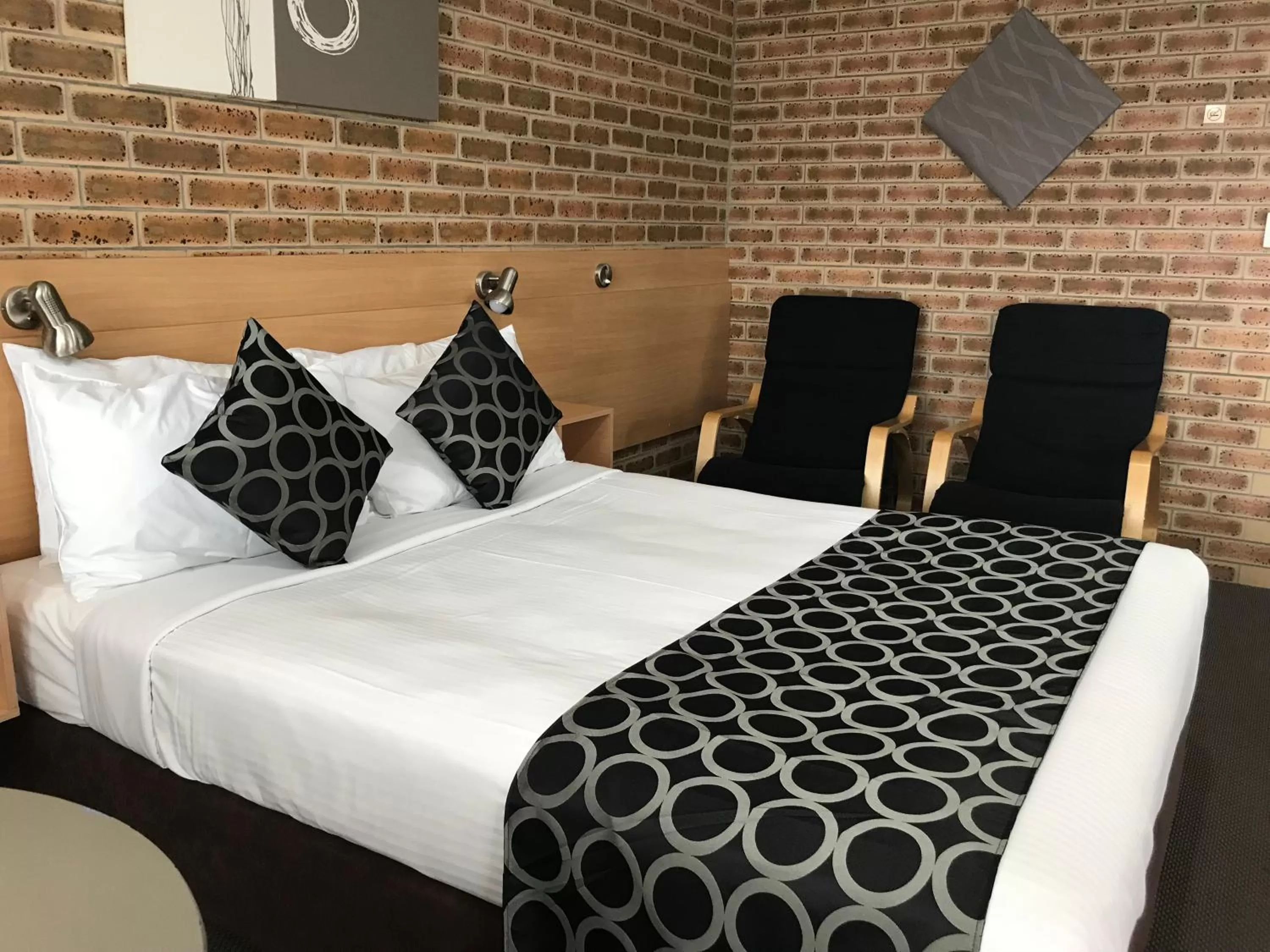 Bed in Jumbuck Motor Inn