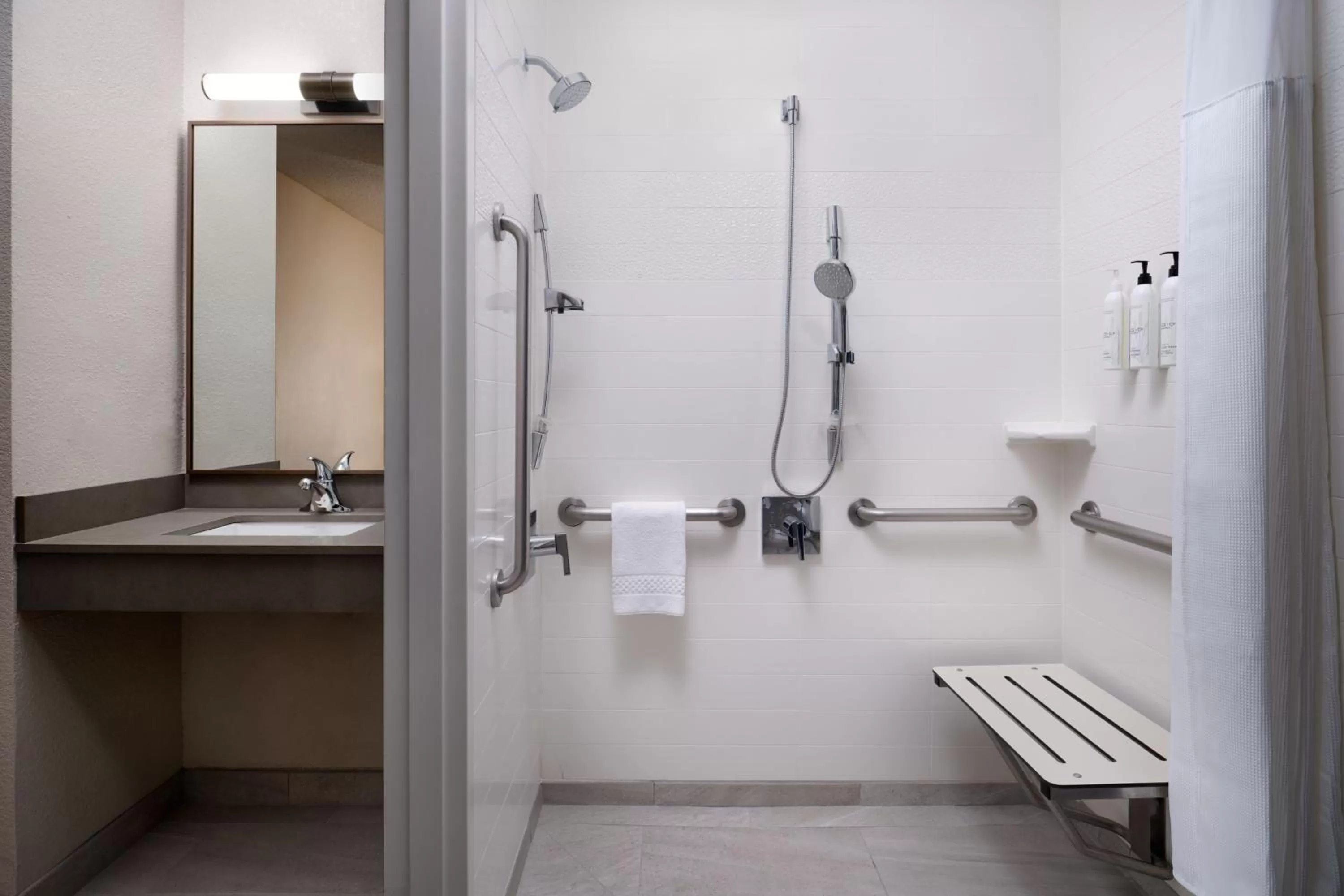 Bathroom in Fairfield Inn and Suites Austin South