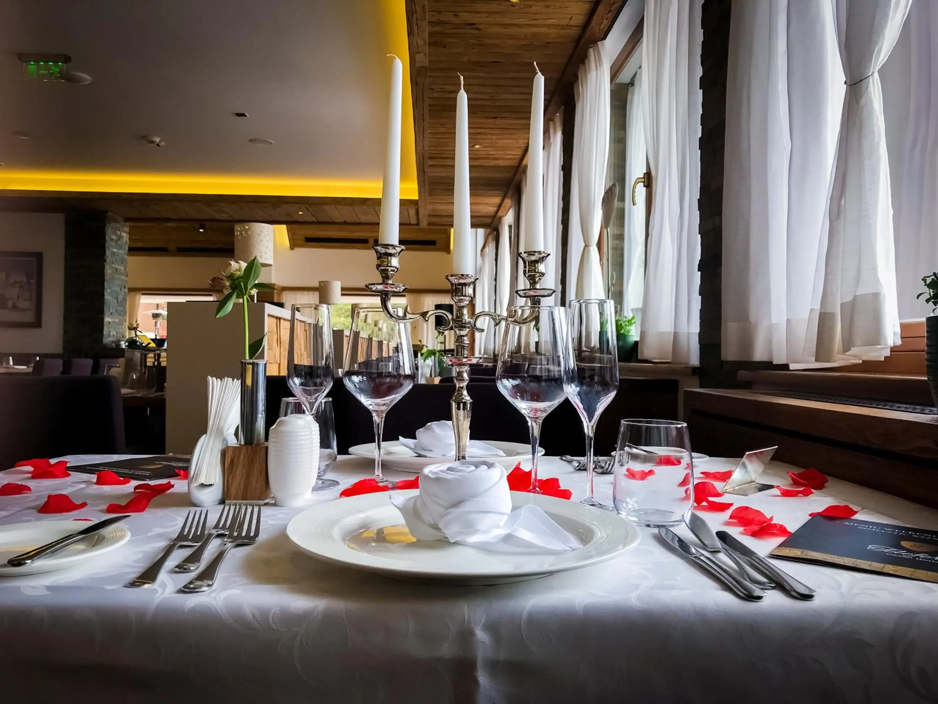 Restaurant/places to eat in Teleferic Grand Hotel