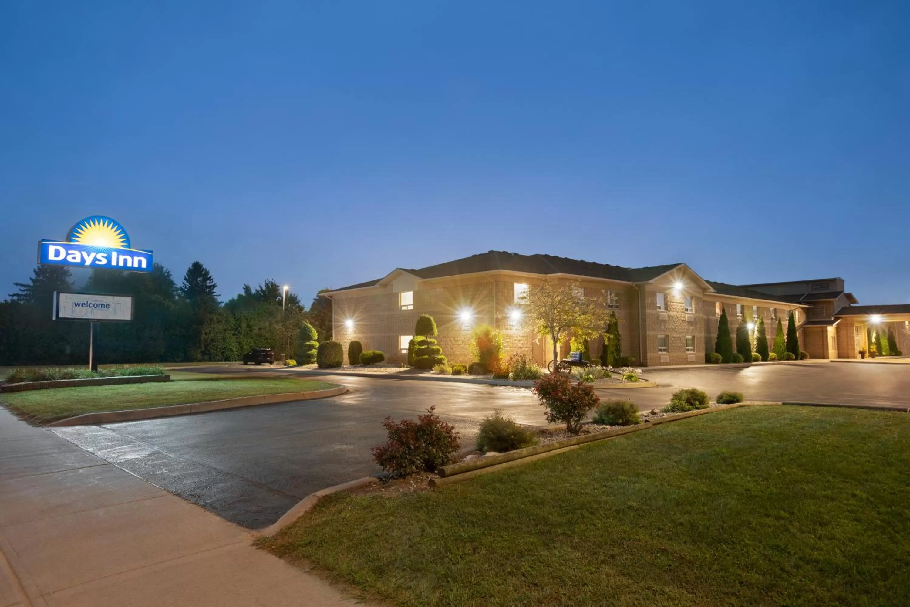 Property building in Days Inn by Wyndham Leamington