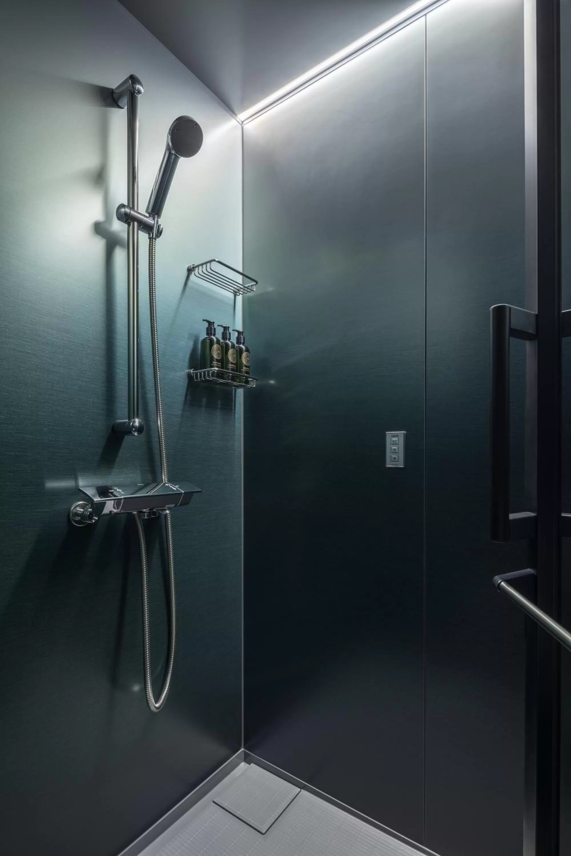 Shower in The LIVELY FUKUOKA HAKATA