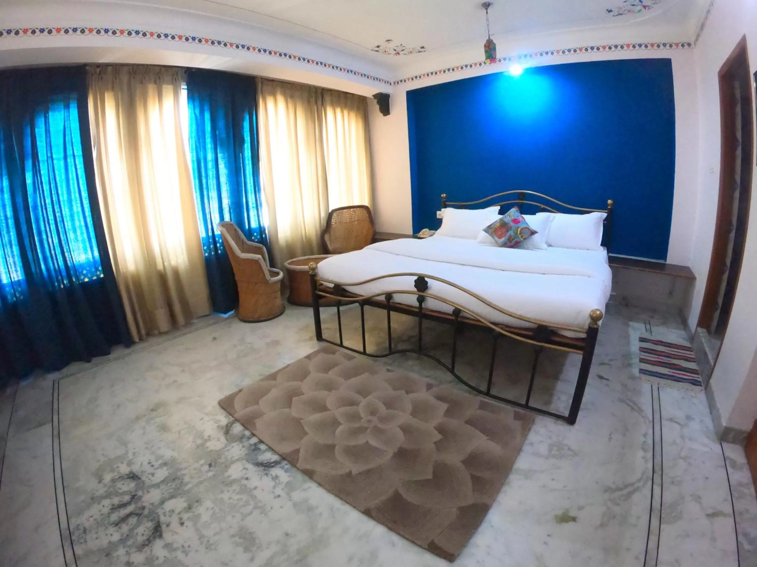 Suite with Lake View in Little Peepal House