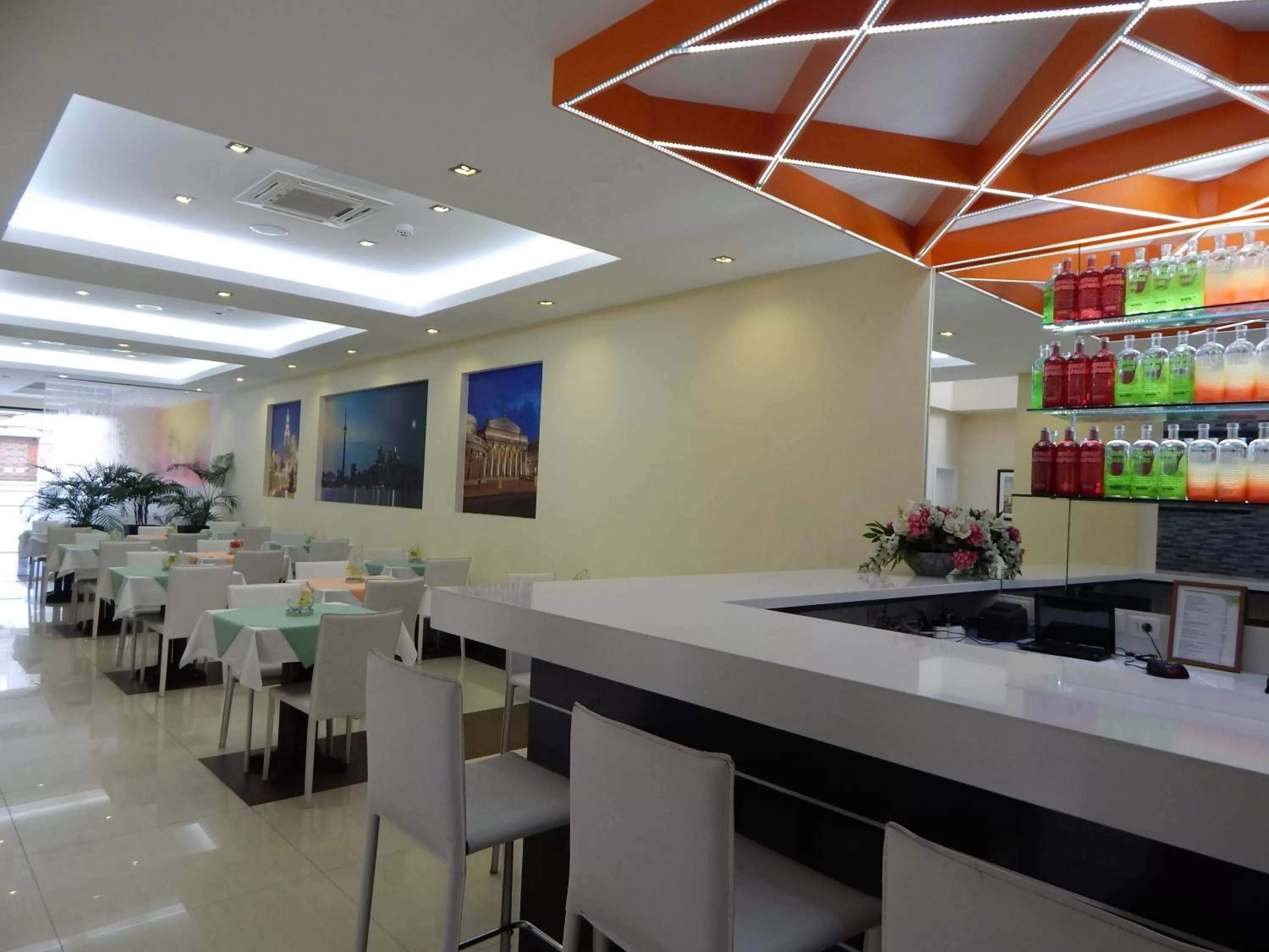 Restaurant/places to eat in Puerto Mercado Hotel