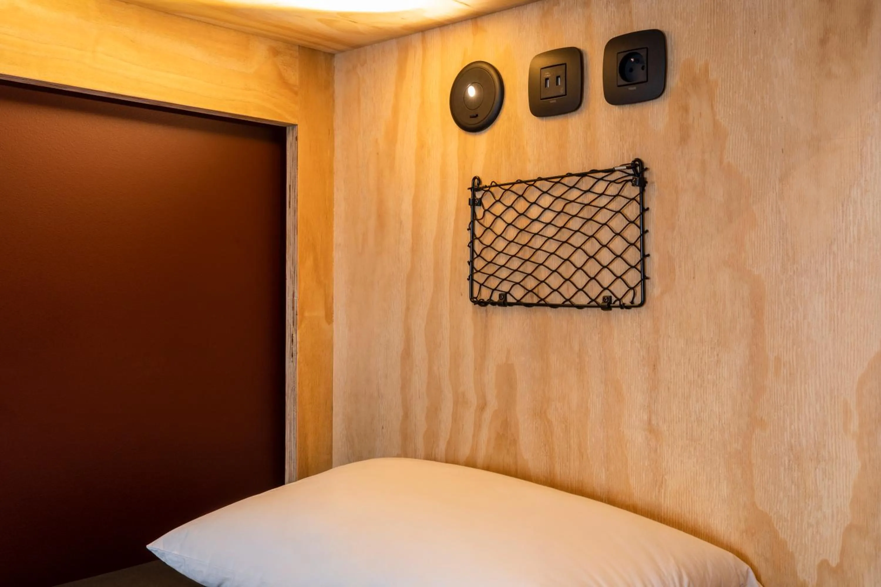 Bed in JO&JOE Paris - Nation