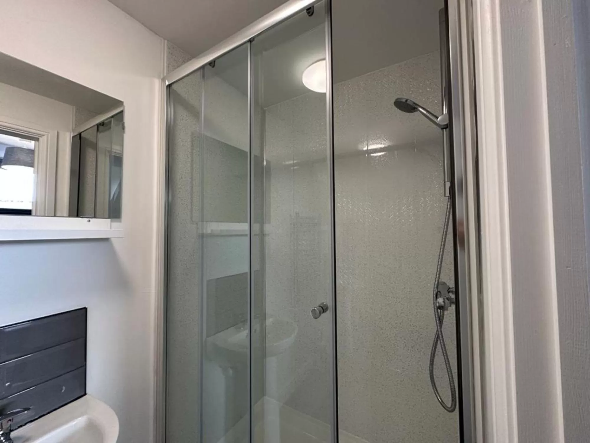 Bathroom in The Fishpond - Premier Nottingham Studios