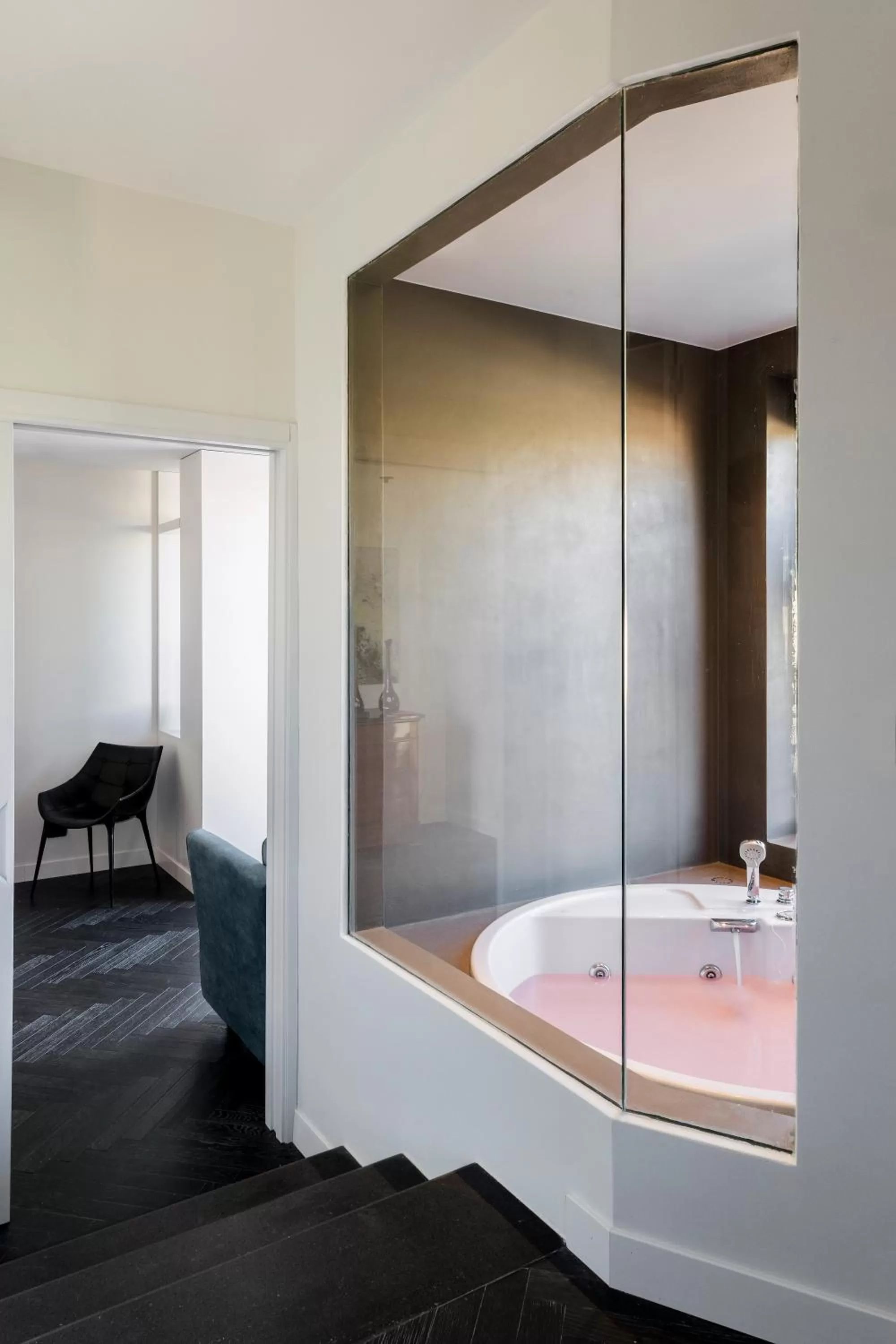 Bath in Hotel Plaza Opéra