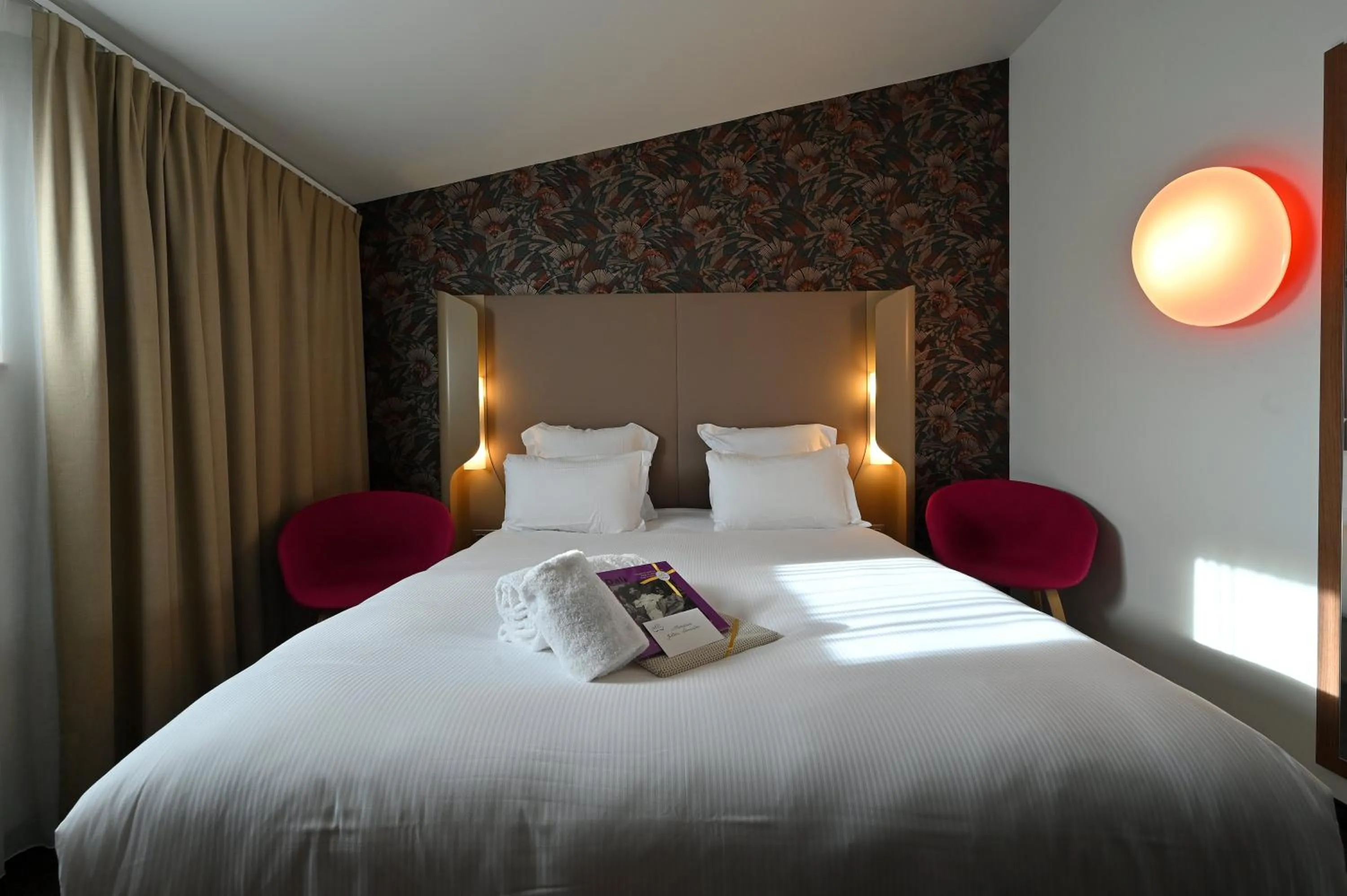 Bedroom, Bed in Dali Hôtel Perpignan - Restaurant