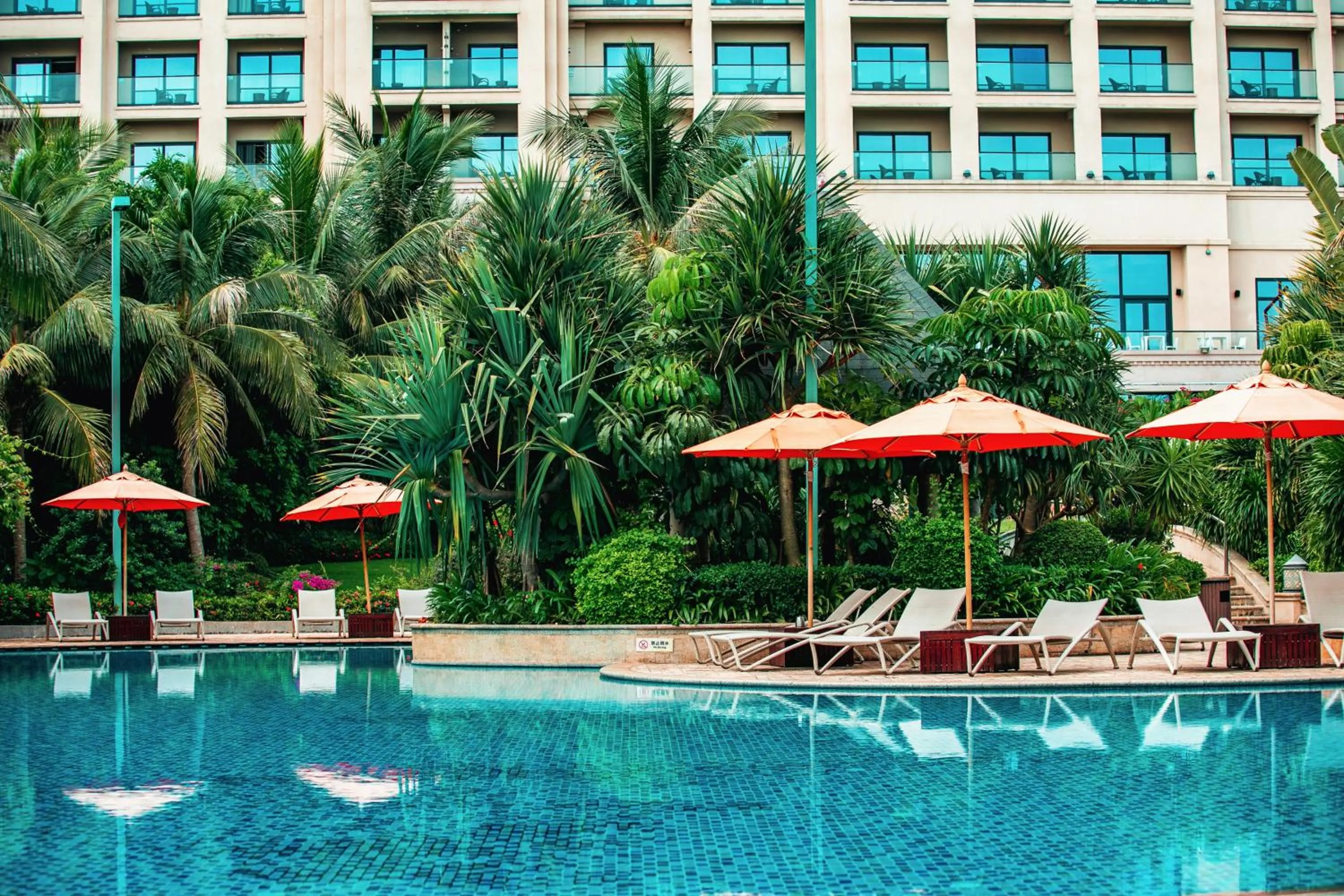 Swimming pool in Grand Hotel Haikou - Managed by Accor