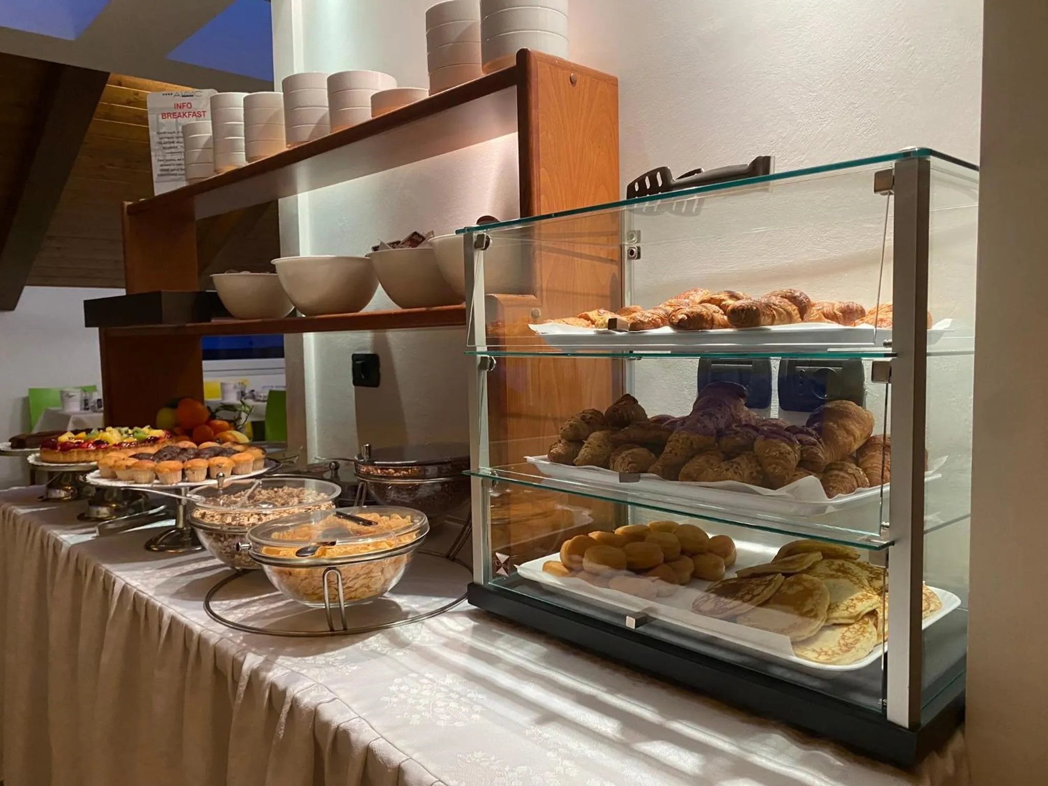 Breakfast in Hotel Mavino