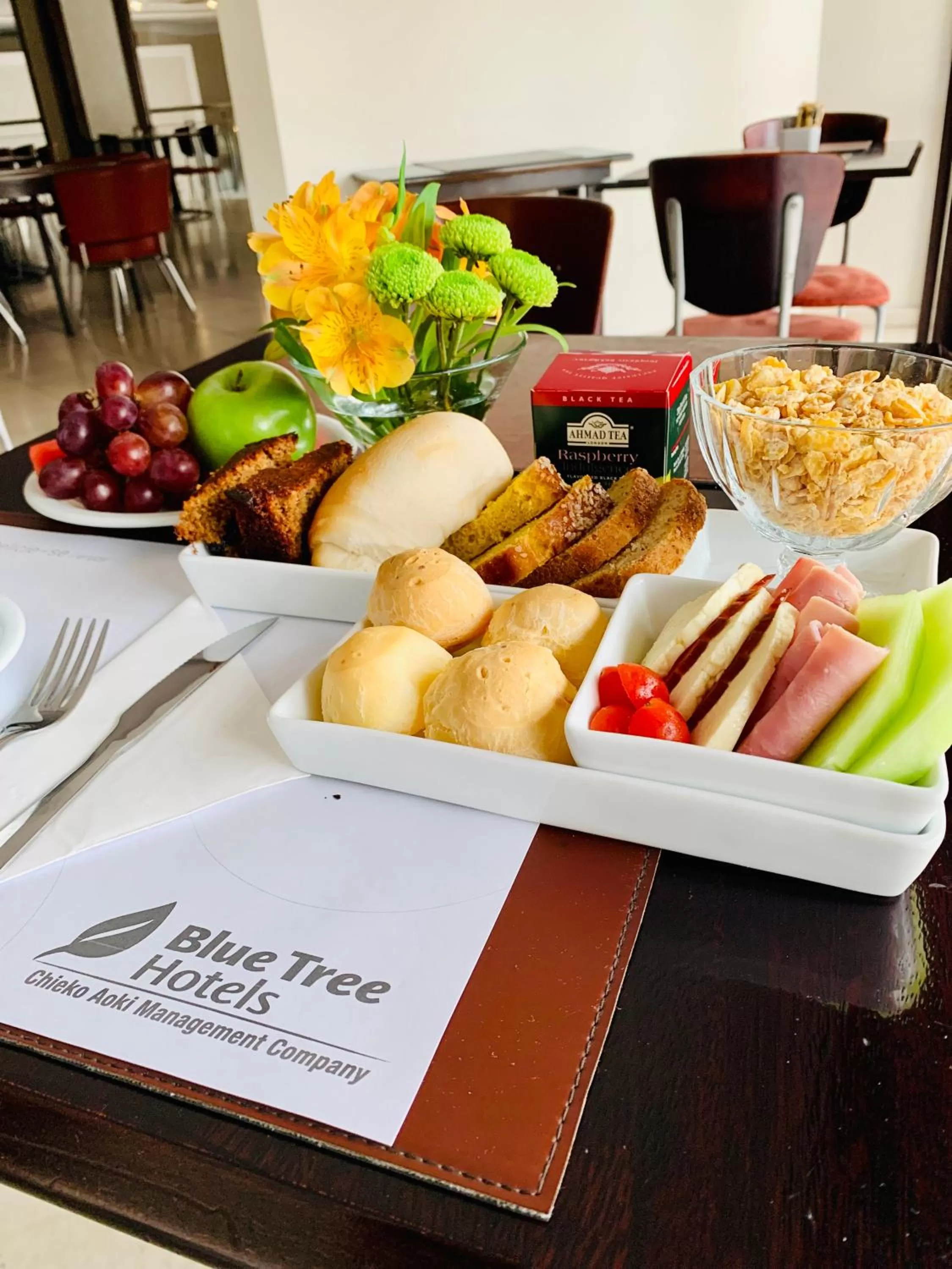 Breakfast in Blue Tree Towers Joinville