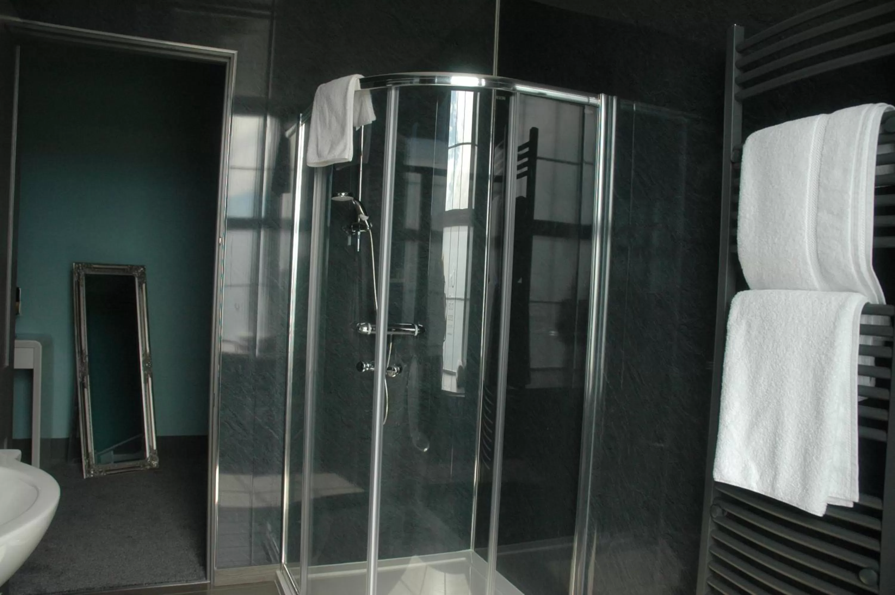 Bathroom in Maryfield House Hotel