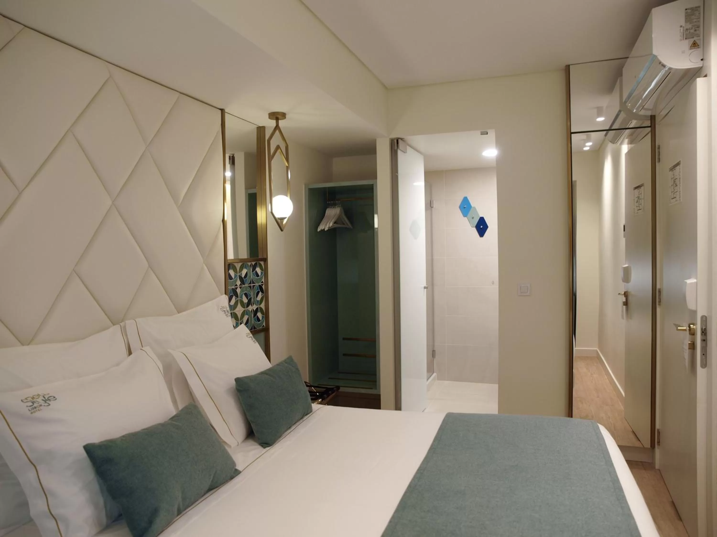 Bedroom, Bed in New Style Lisbon Hotel