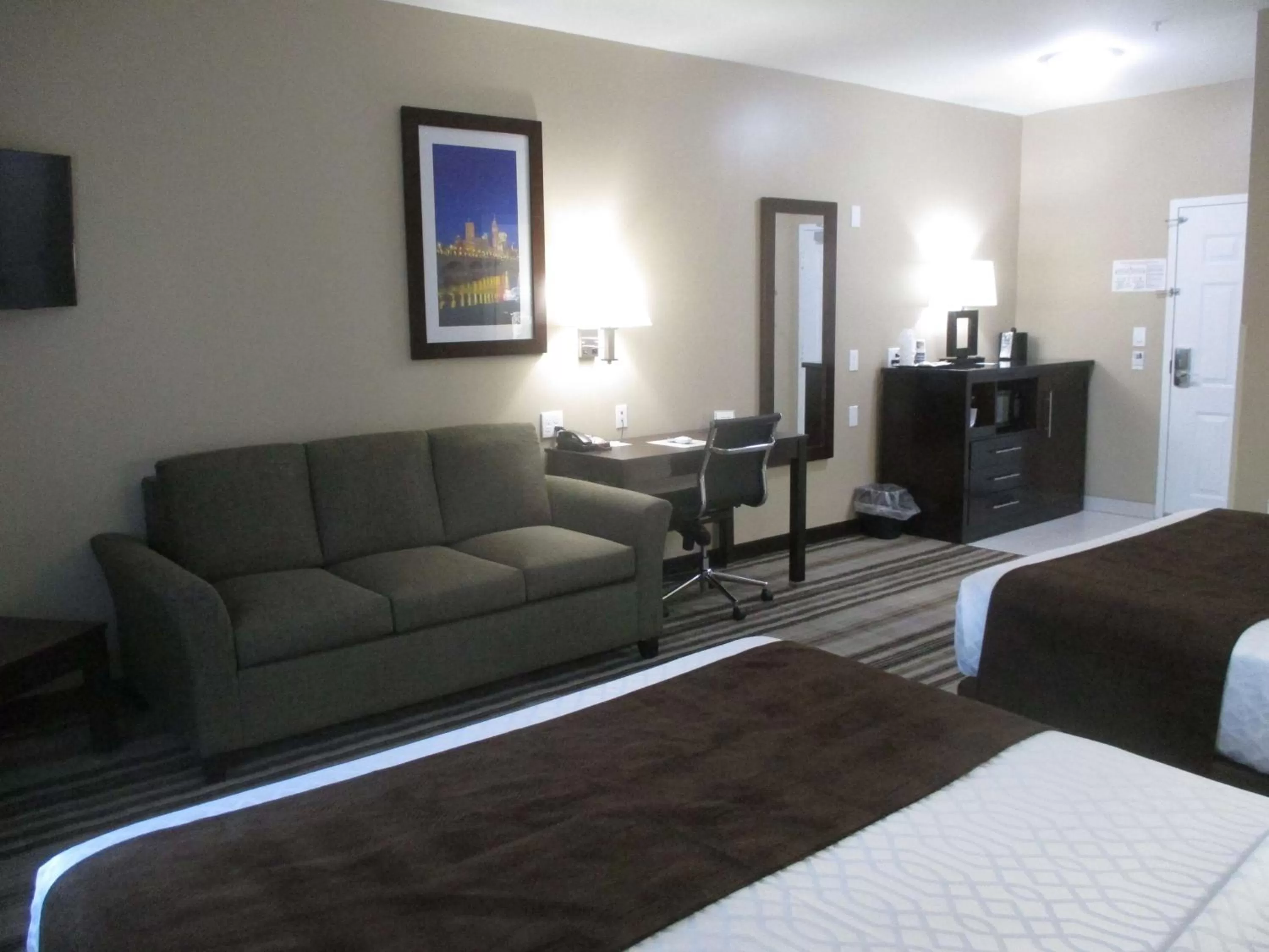 Photo of the whole room, Bed in Best Western Plus Crawfordsville Hotel