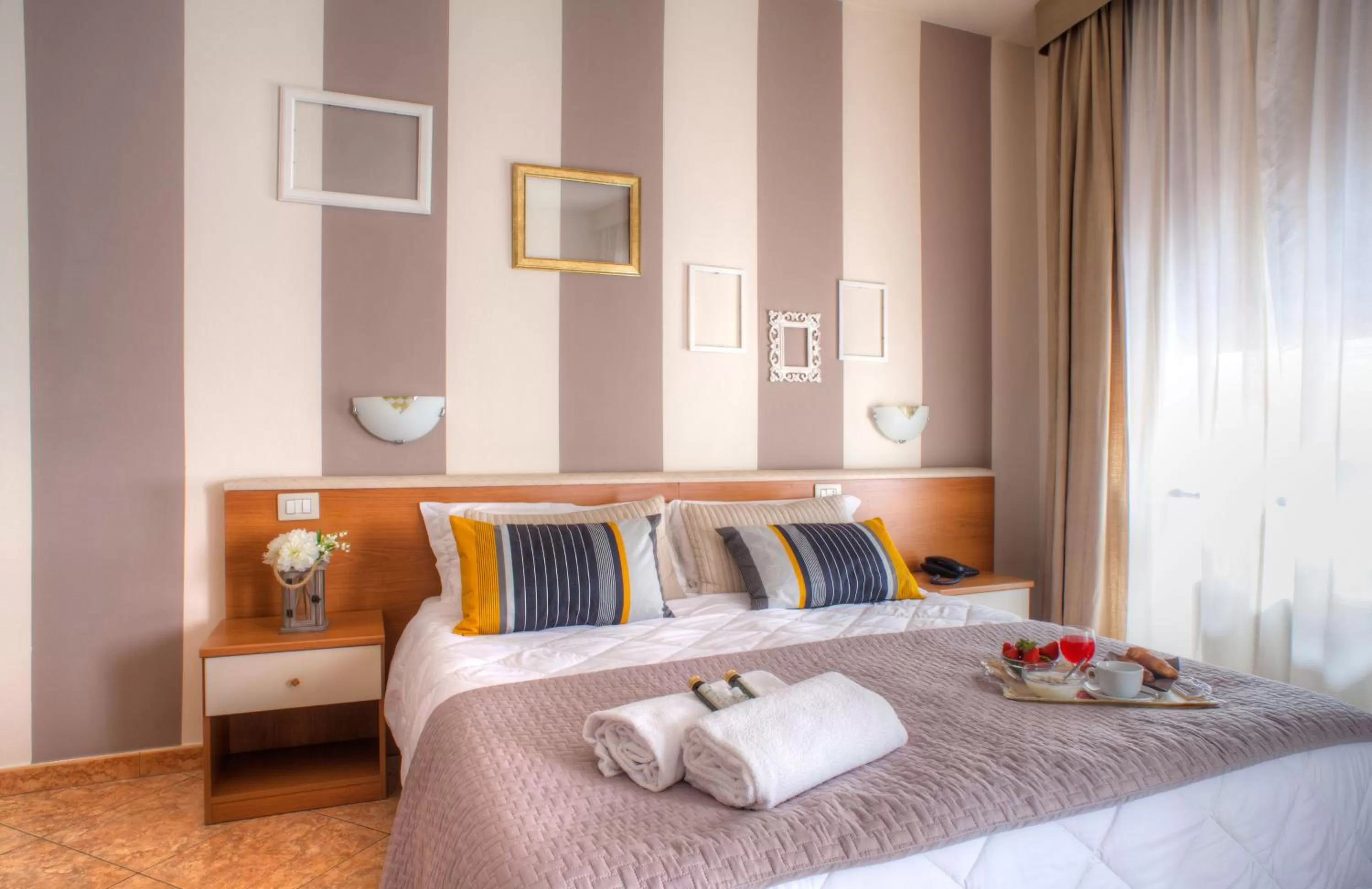 Bed in Hotel Ares Milano