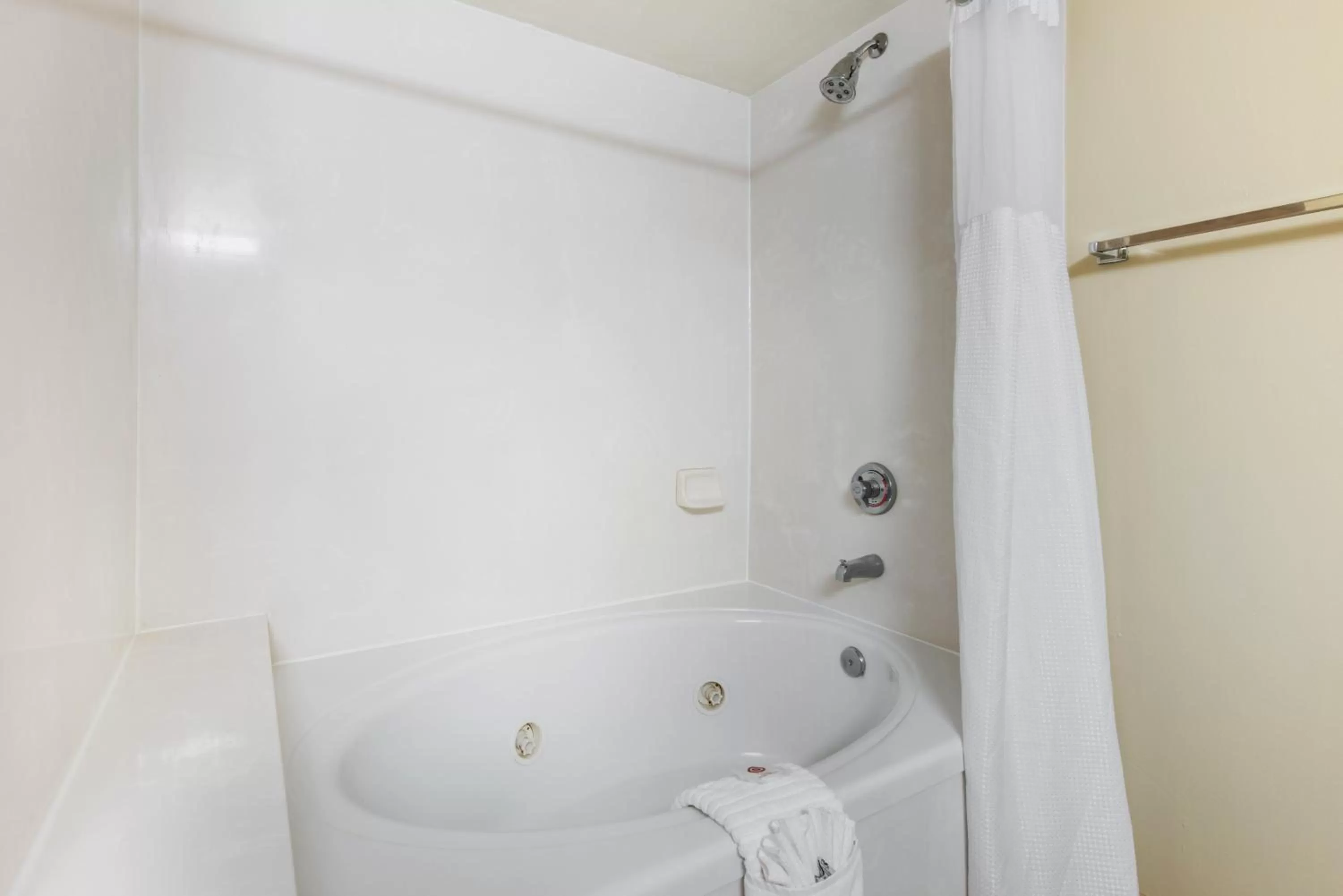 Shower in Comfort Inn & Suites Tavares North