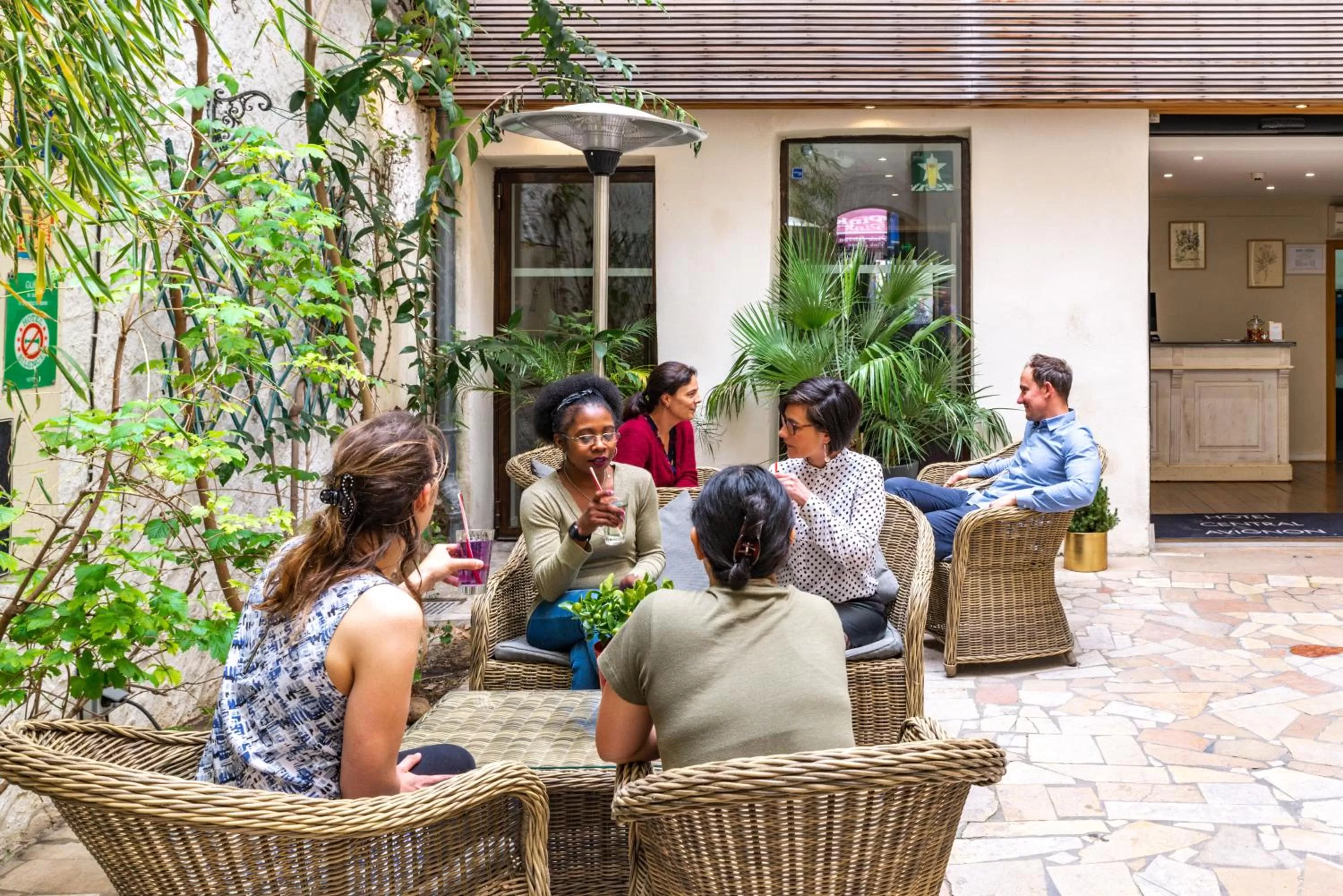 Staff in Hôtel Central