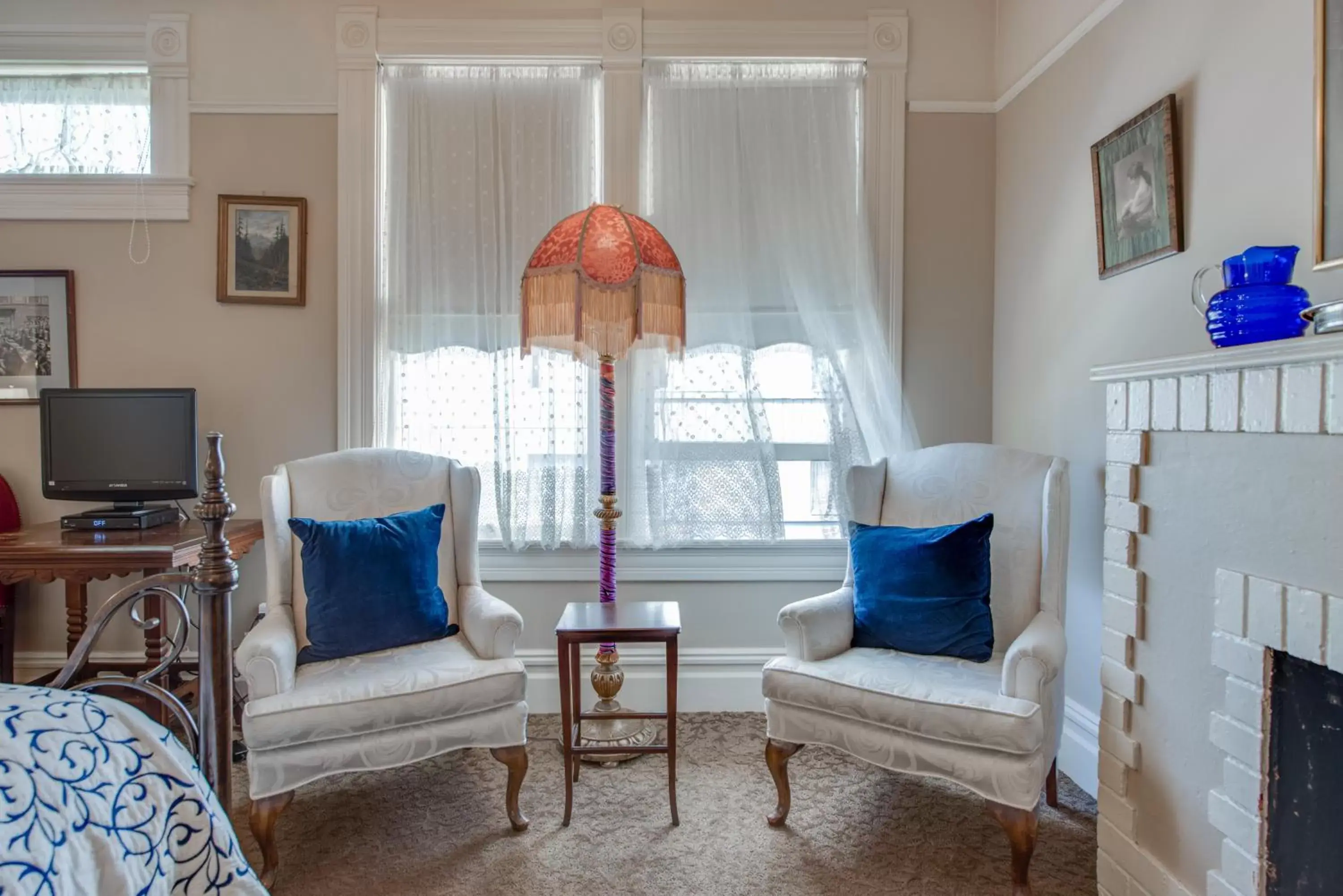 Deluxe Queen Room in O Canada House Bed & Breakfast Deluxe Queen Room in O Canada House Bed & Breakfast