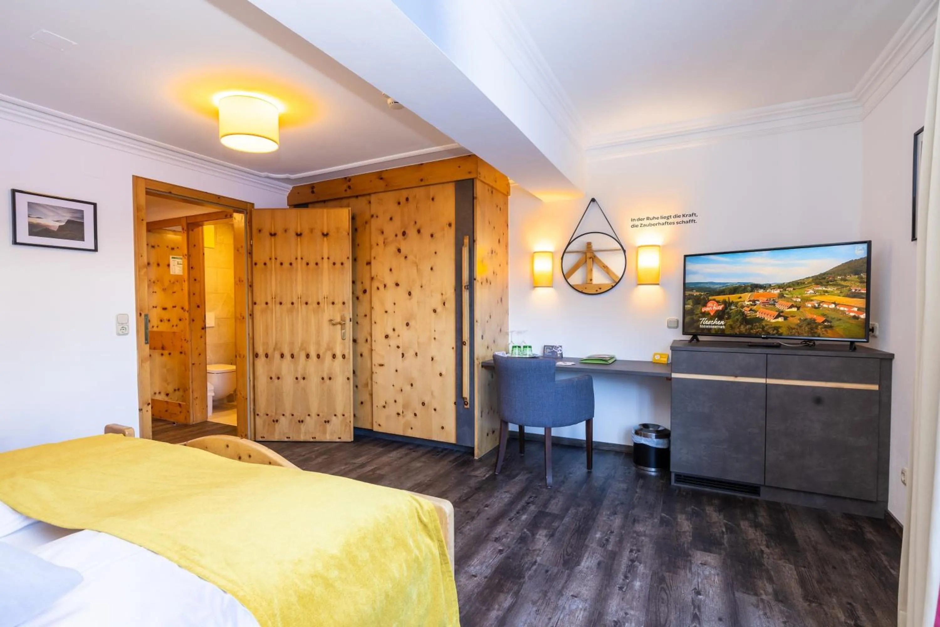 Bed in JUFA Alpenhotel Saalbach