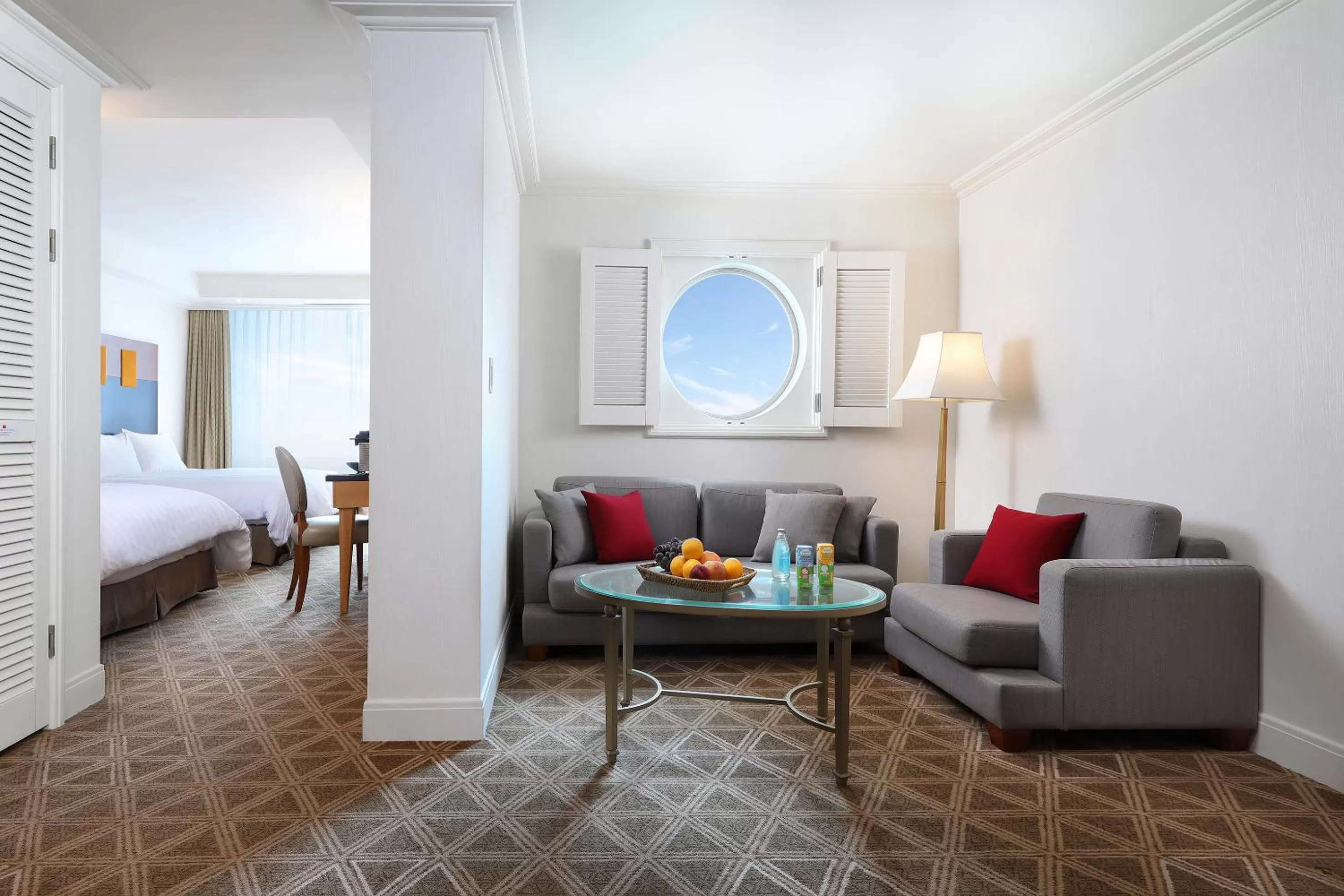 Living room in Ramada Plaza by Wyndham Jeju Ocean Front