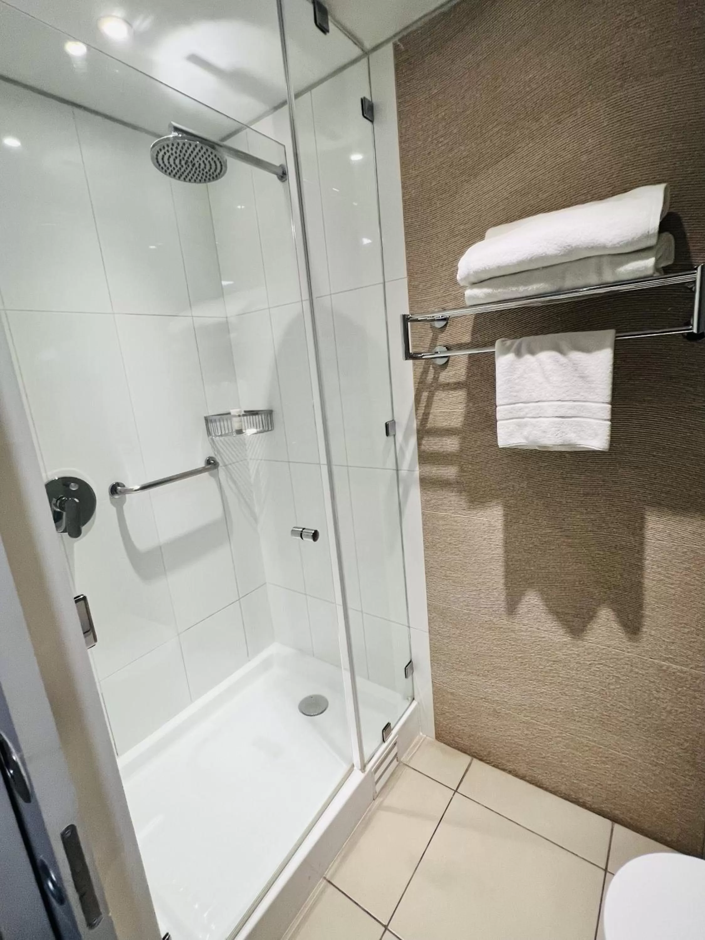 Shower in Radisson Hotel Curico