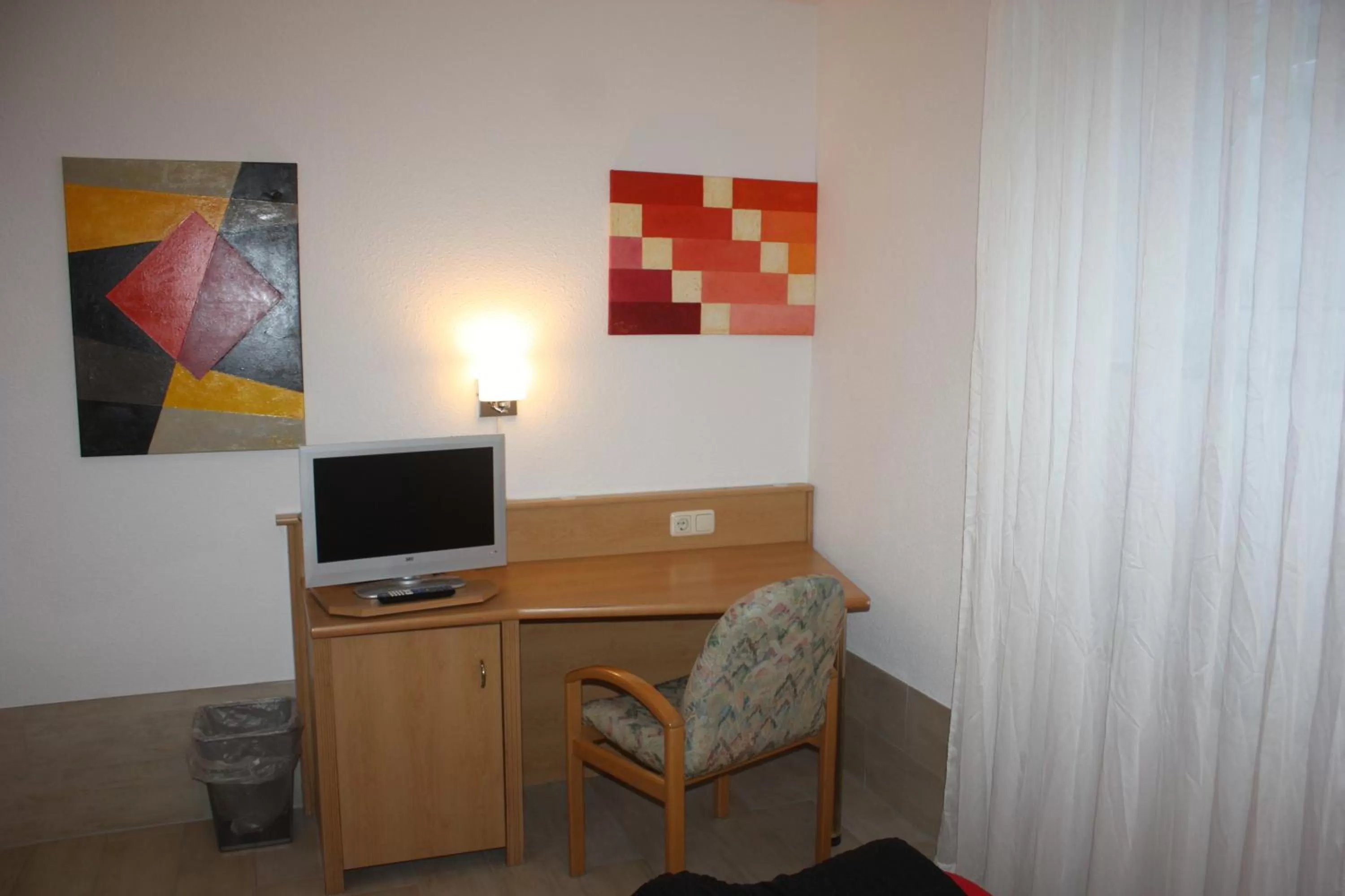 Photo of the whole room, TV/Entertainment Center in Landhotel Garni am Mühlenwörth