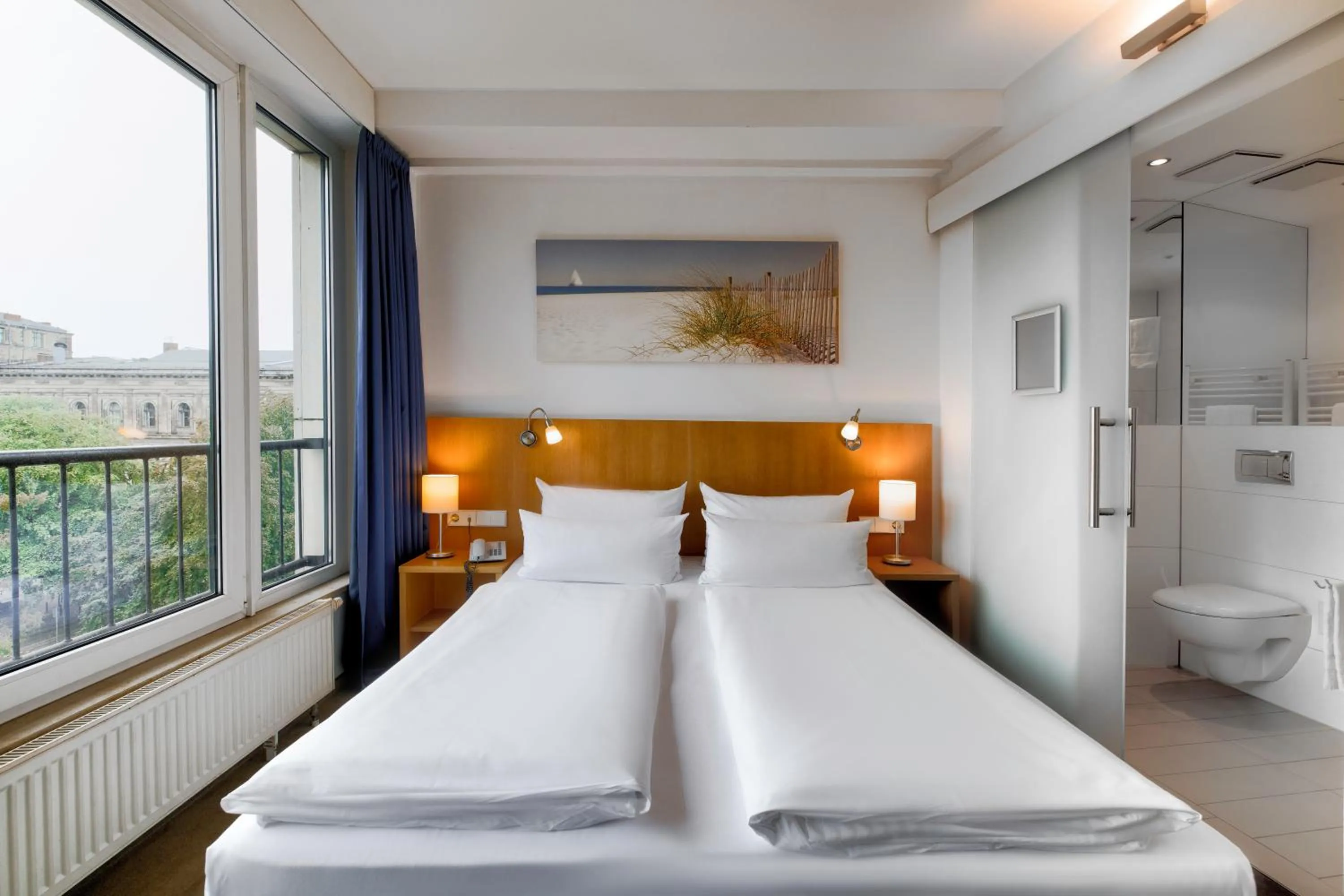 Bed in Hotel Berlin Mitte by Campanile