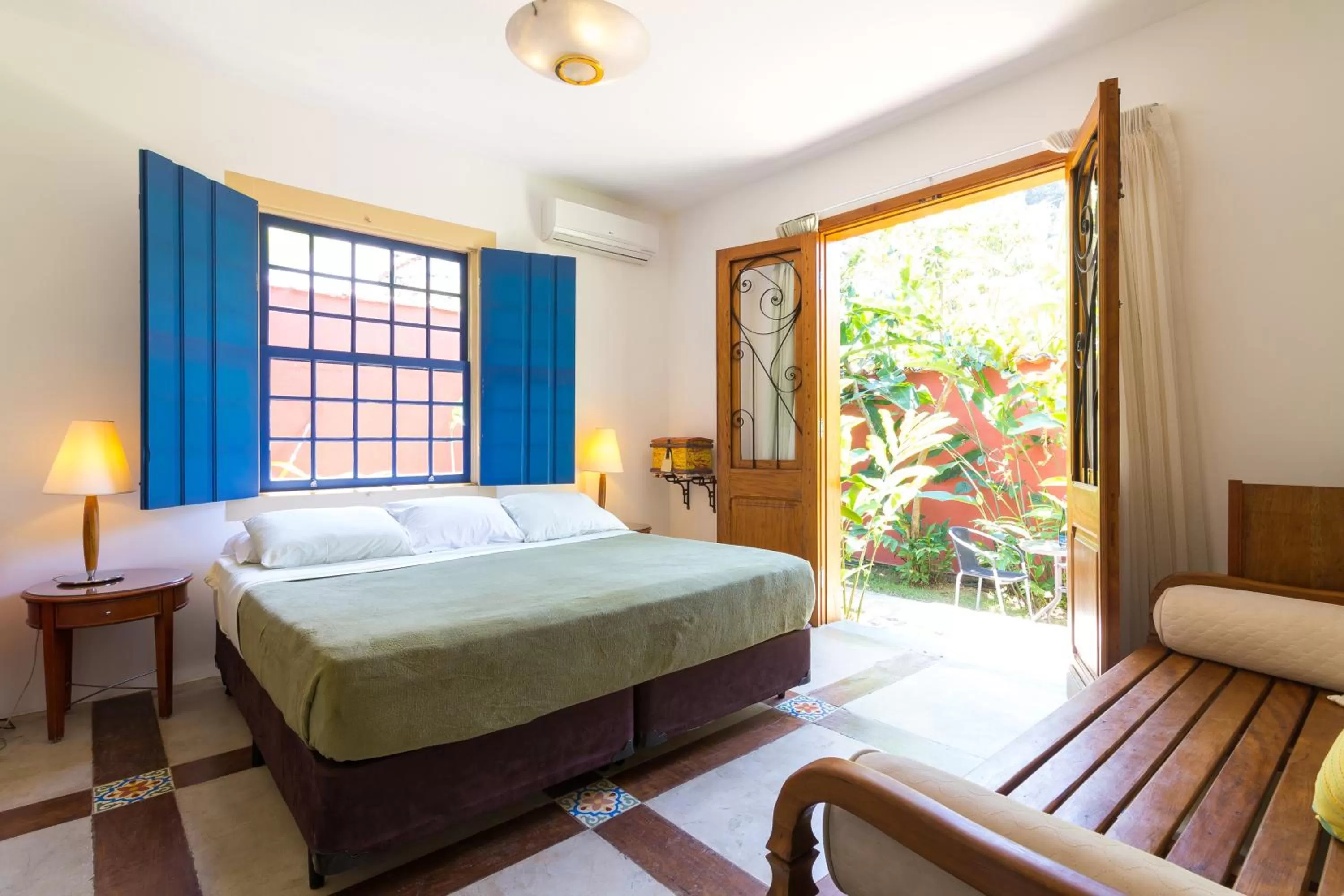 Deluxe Suite with Spa Bath in Pousada Pontal Gardens