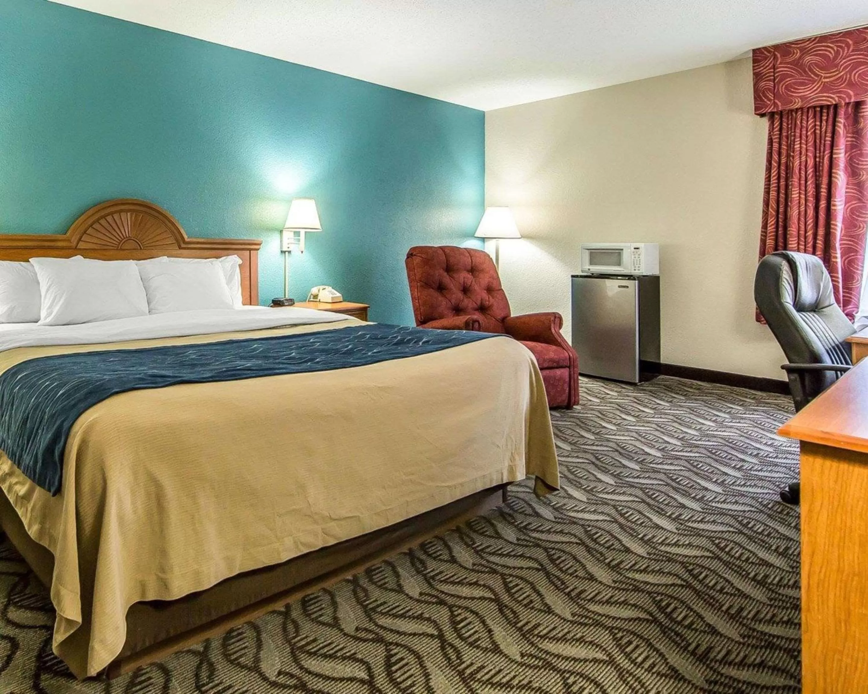 Photo of the whole room, Bed in Quality Inn & Suites Circleville