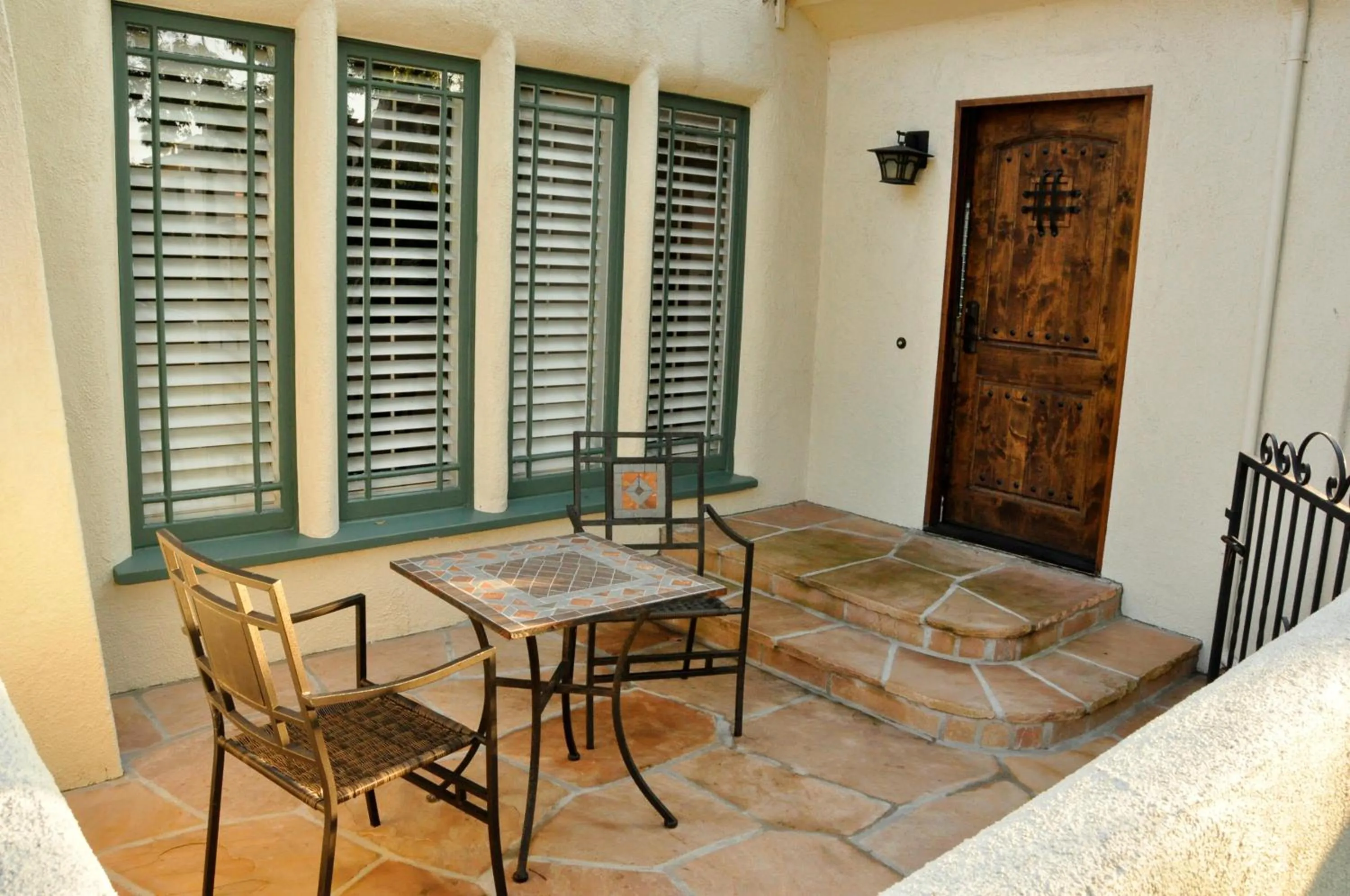 Facade/entrance in The Eagle Inn