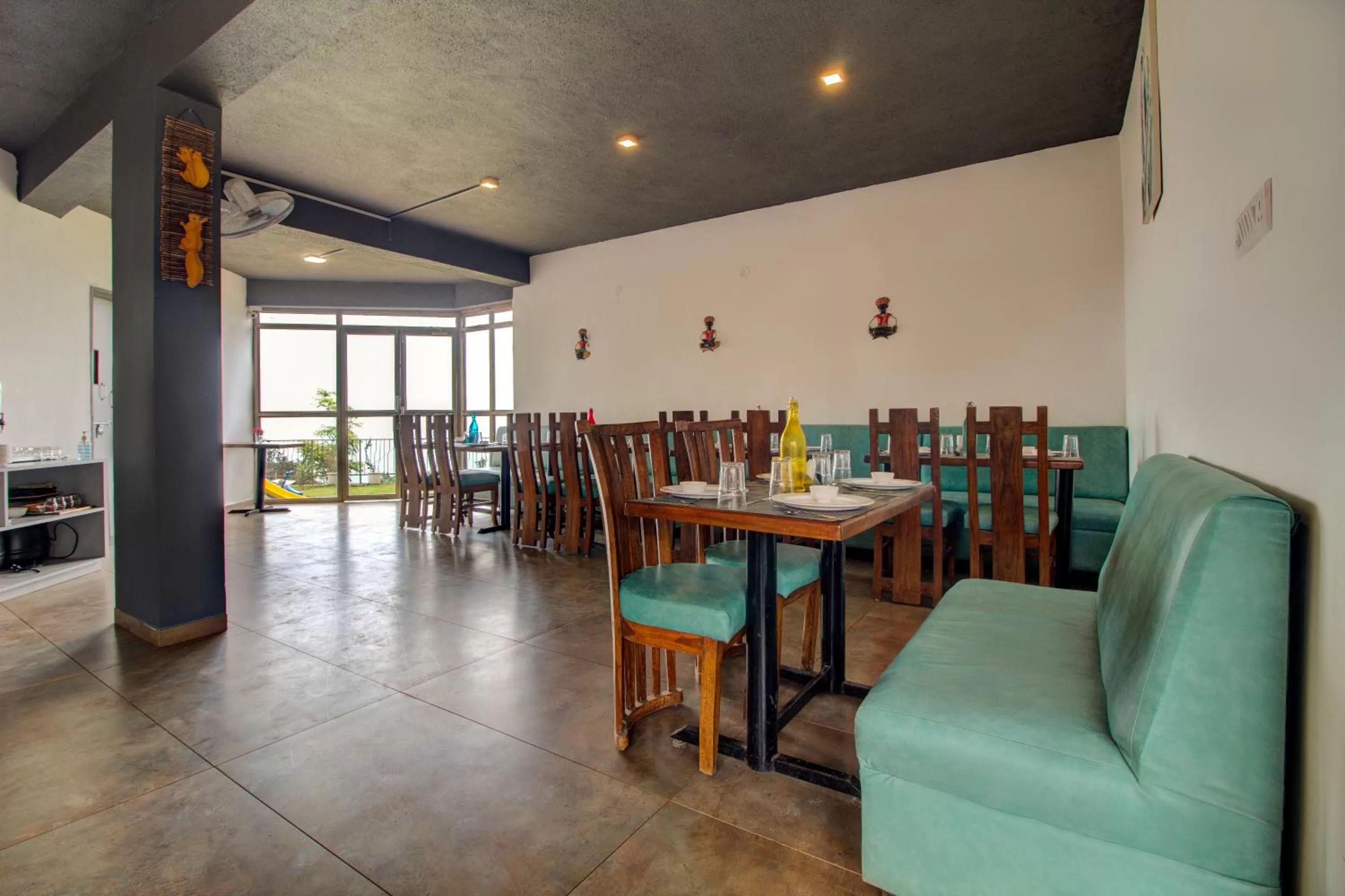 Restaurant/places to eat in Mountain Breeze Resort, Mahabaleshwar