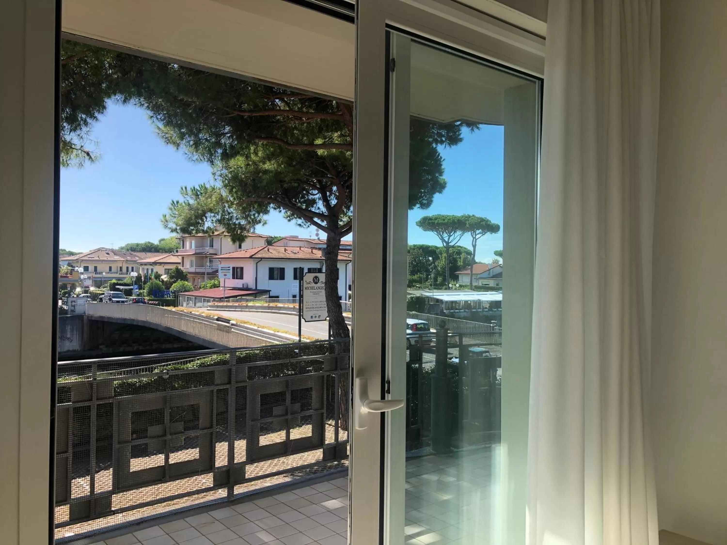 Pool View in Michelangelo rta