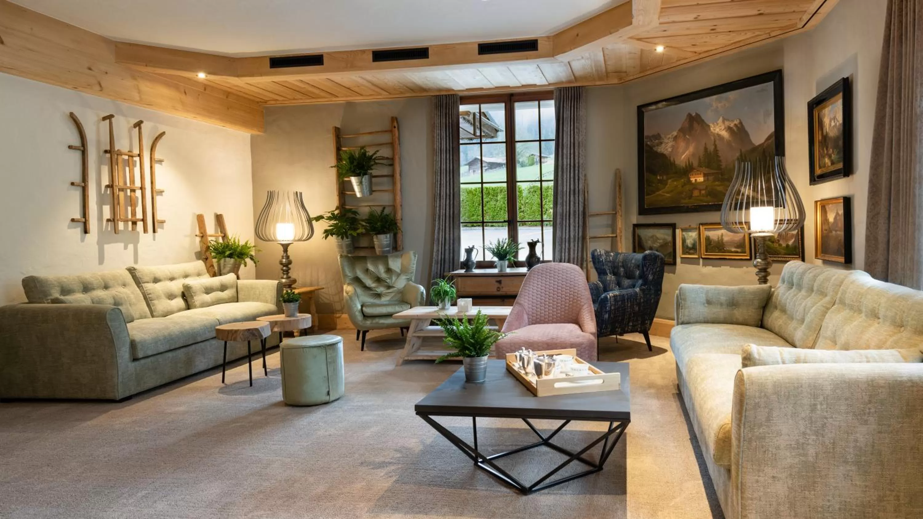Lounge or bar in Hotel Le Grand Chalet Gstaad