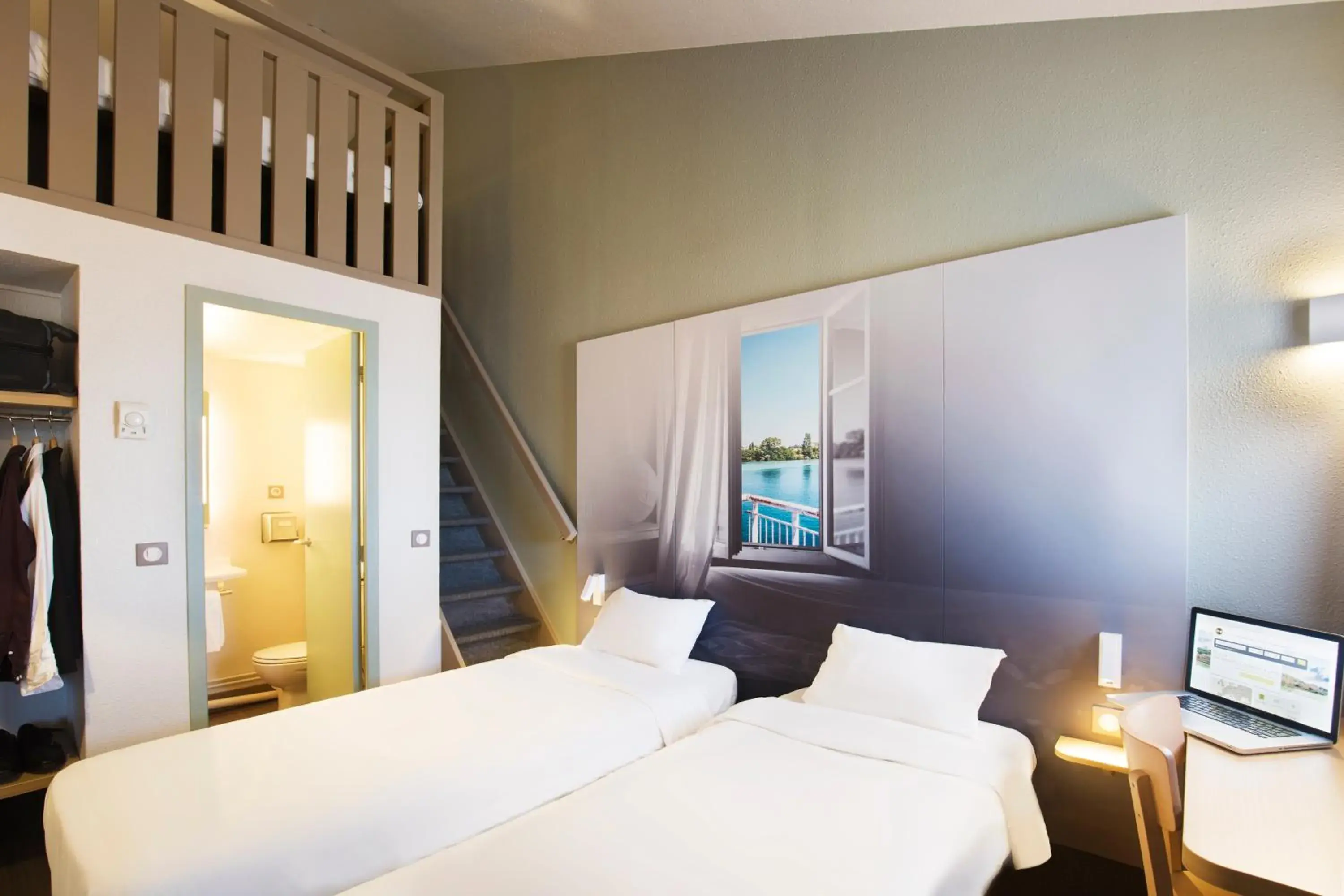 Standard Quadruple Room in B&B HOTEL Lyon St Priest Standard Quadruple Room in B&B HOTEL Lyon St Priest