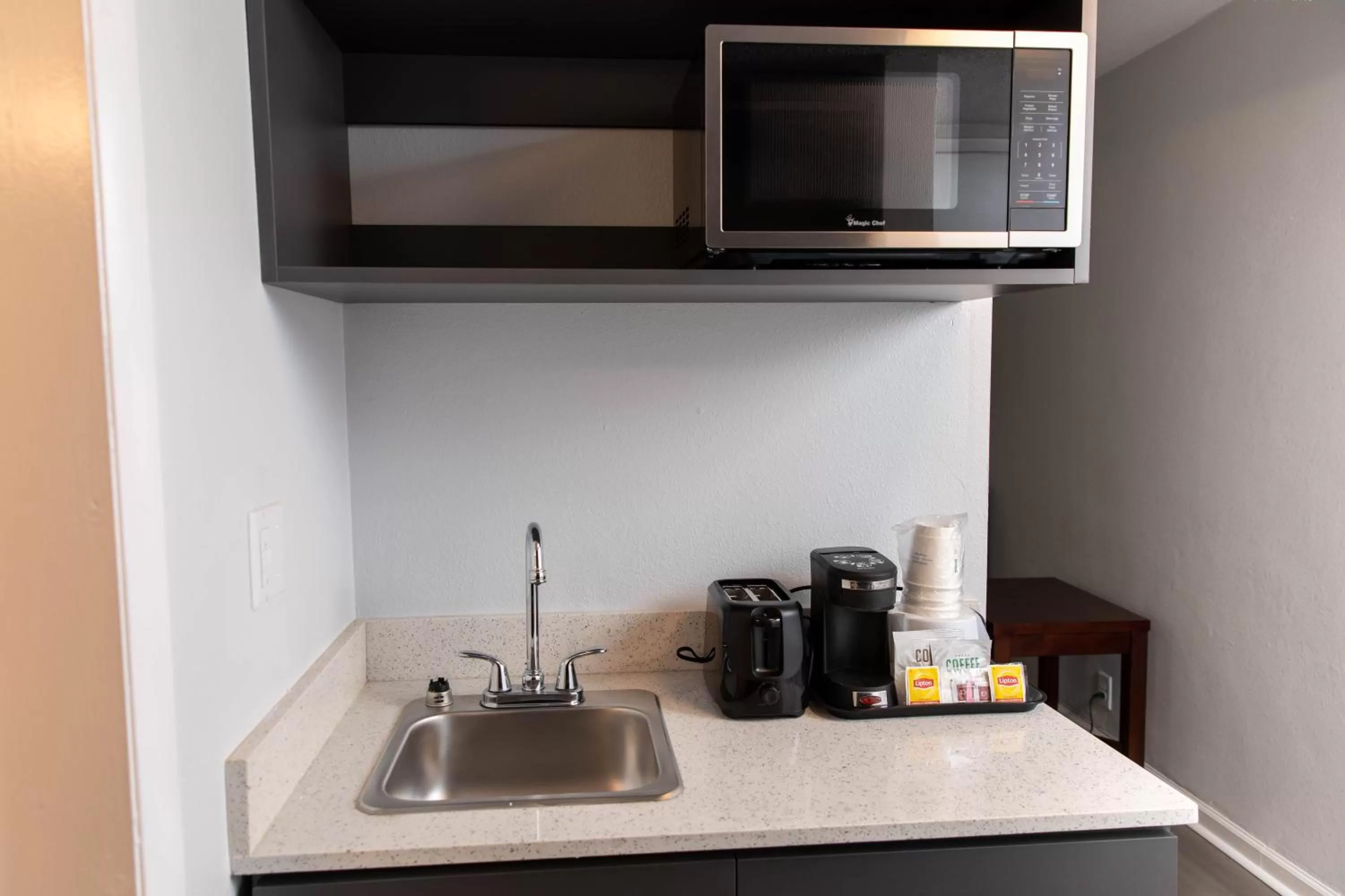 Kitchen or kitchenette in Studio 6 Ocala, FL