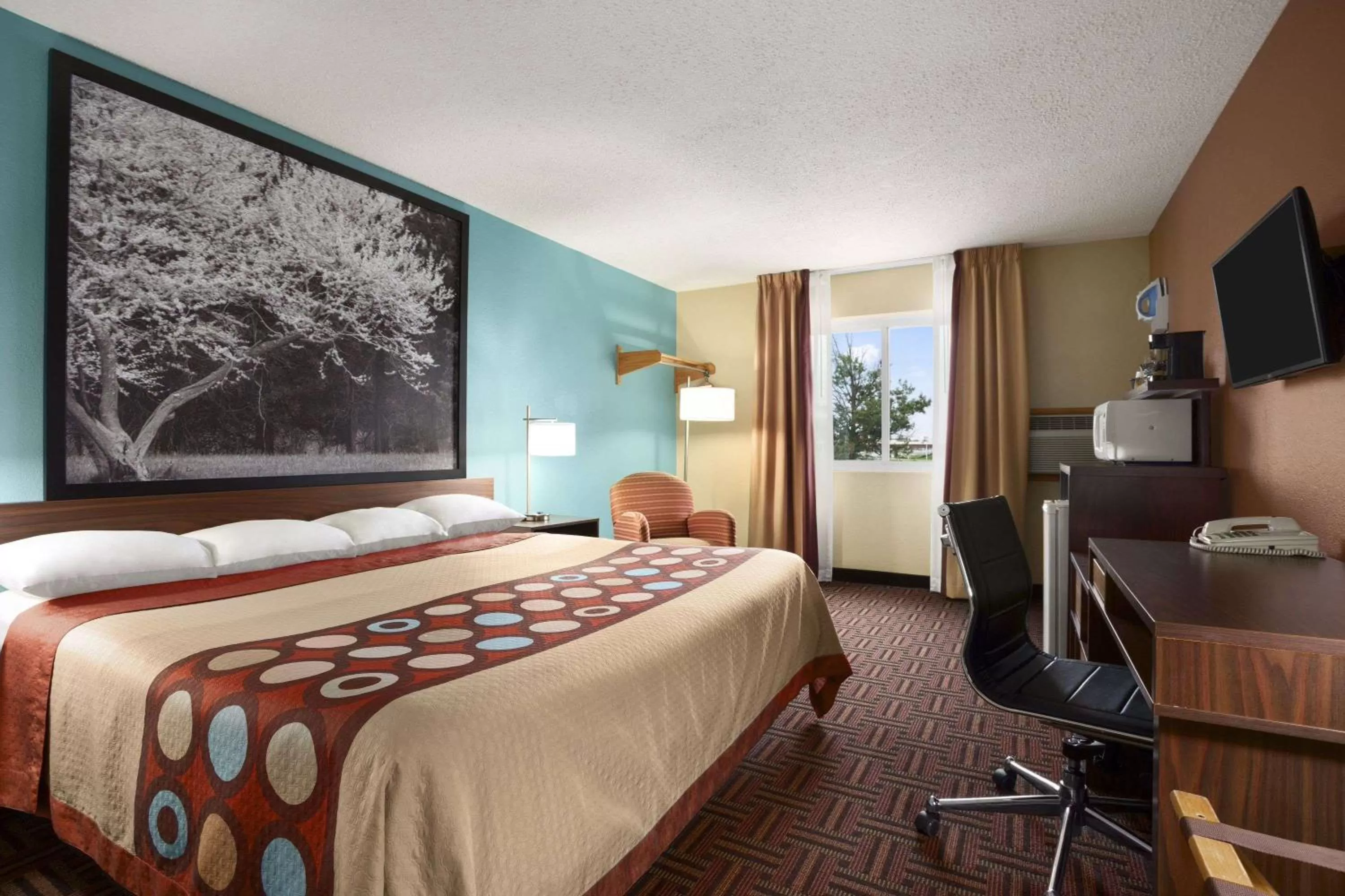 Photo of the whole room, Bed in Super 8 by Wyndham Marion