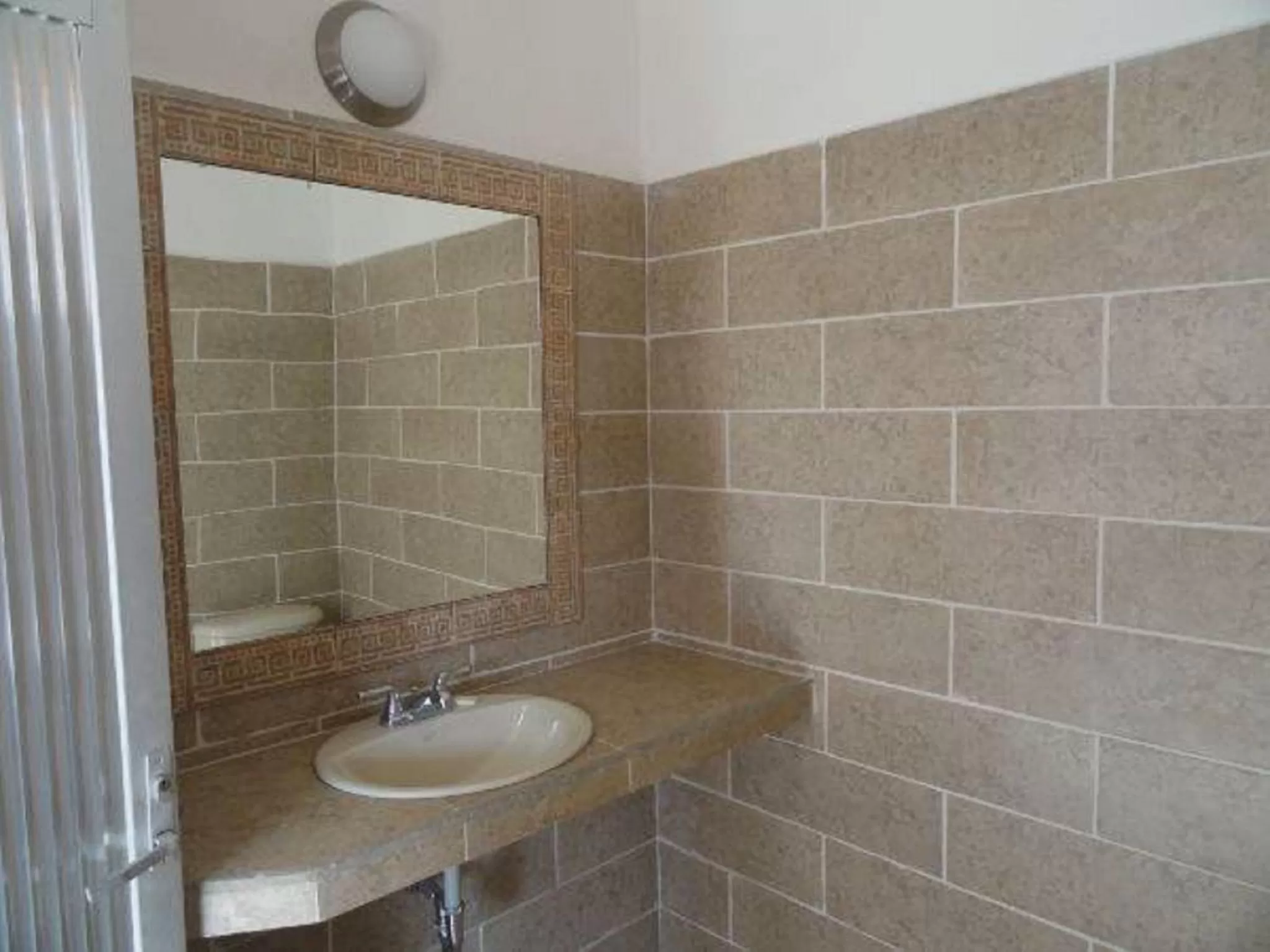 Public Bath in Hotel Las Dalias Inn