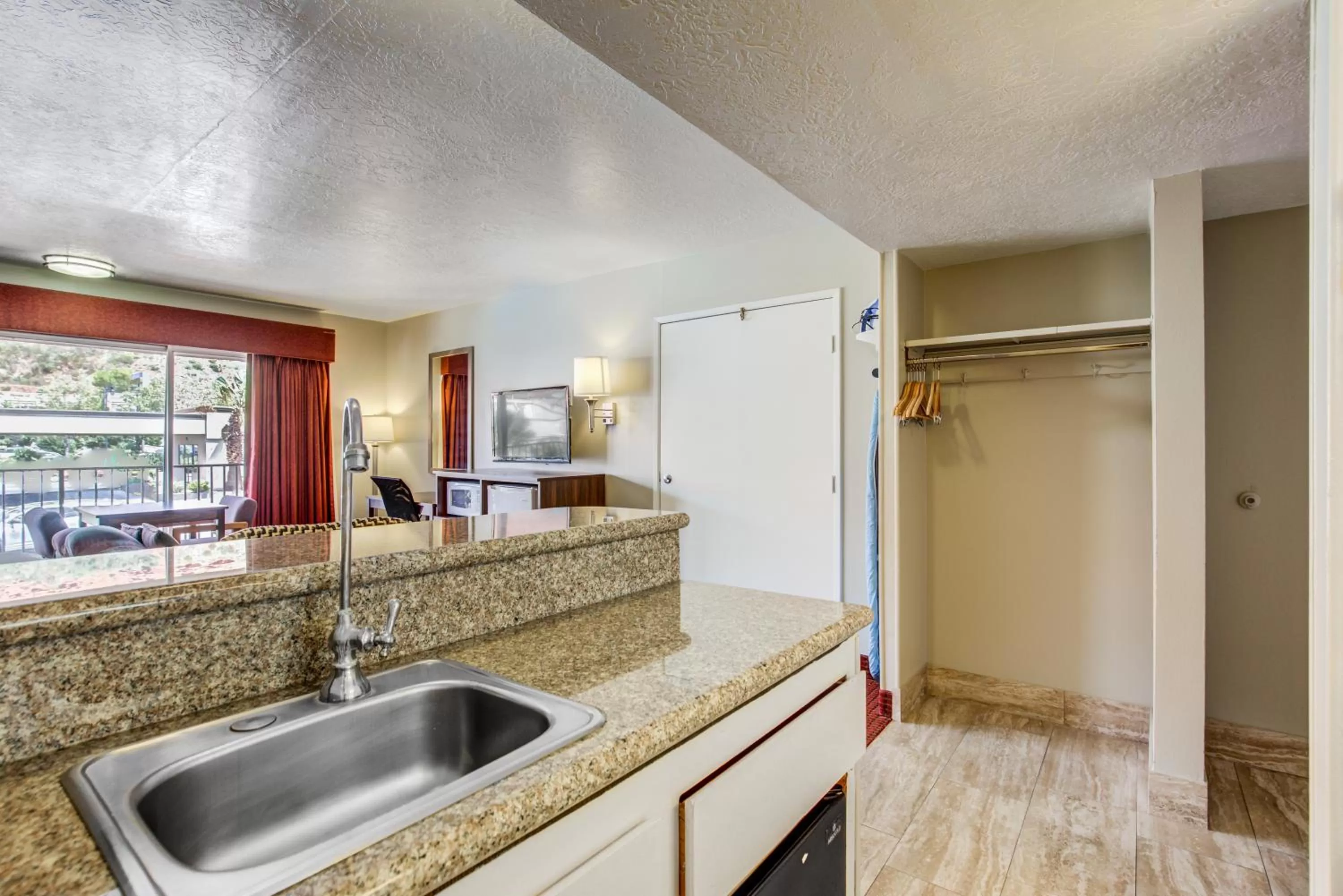 Photo of the whole room in Econo Lodge St George North - Near Pioneer Park