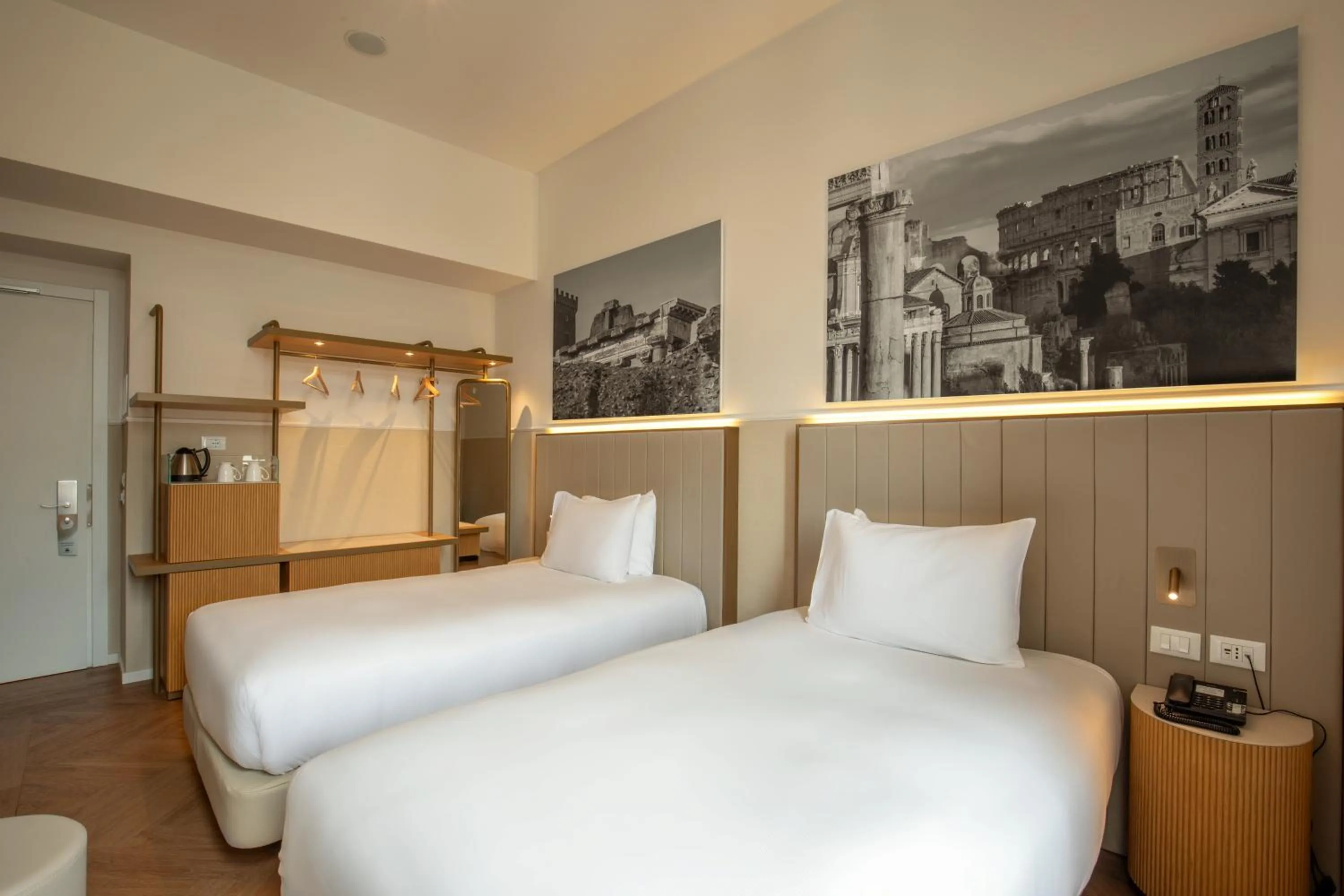 Bedroom, Bed in Cosmopolita Hotel Rome, Tapestry Collection by Hilton