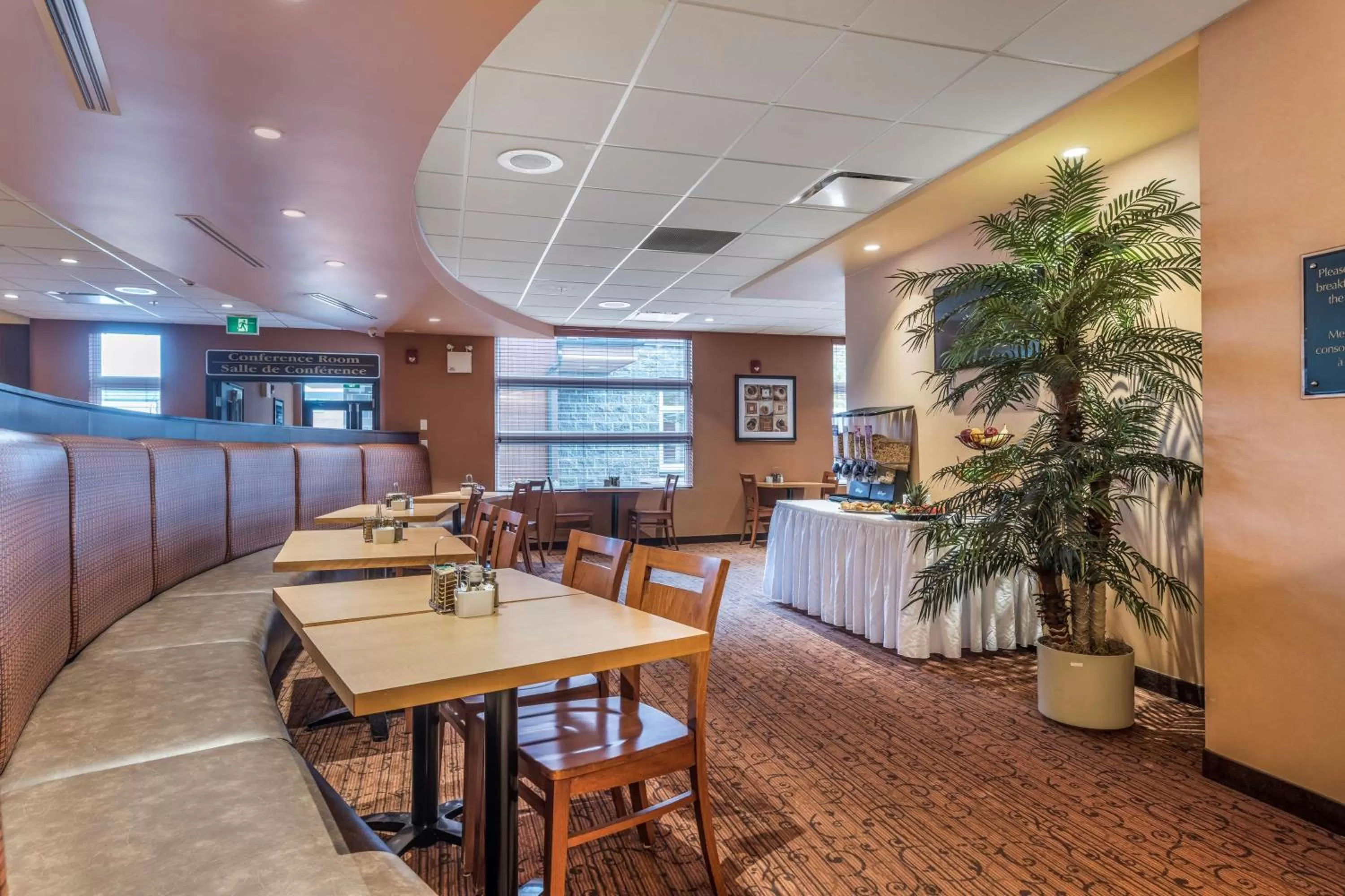 Breakfast in Best Western Plus, Bathurst Hotel & Suites